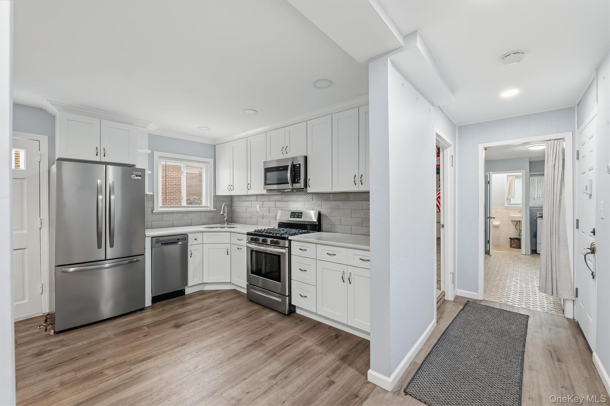 Single Family Giegerich Place Bronx, NY 10465, MLS-1024904-18