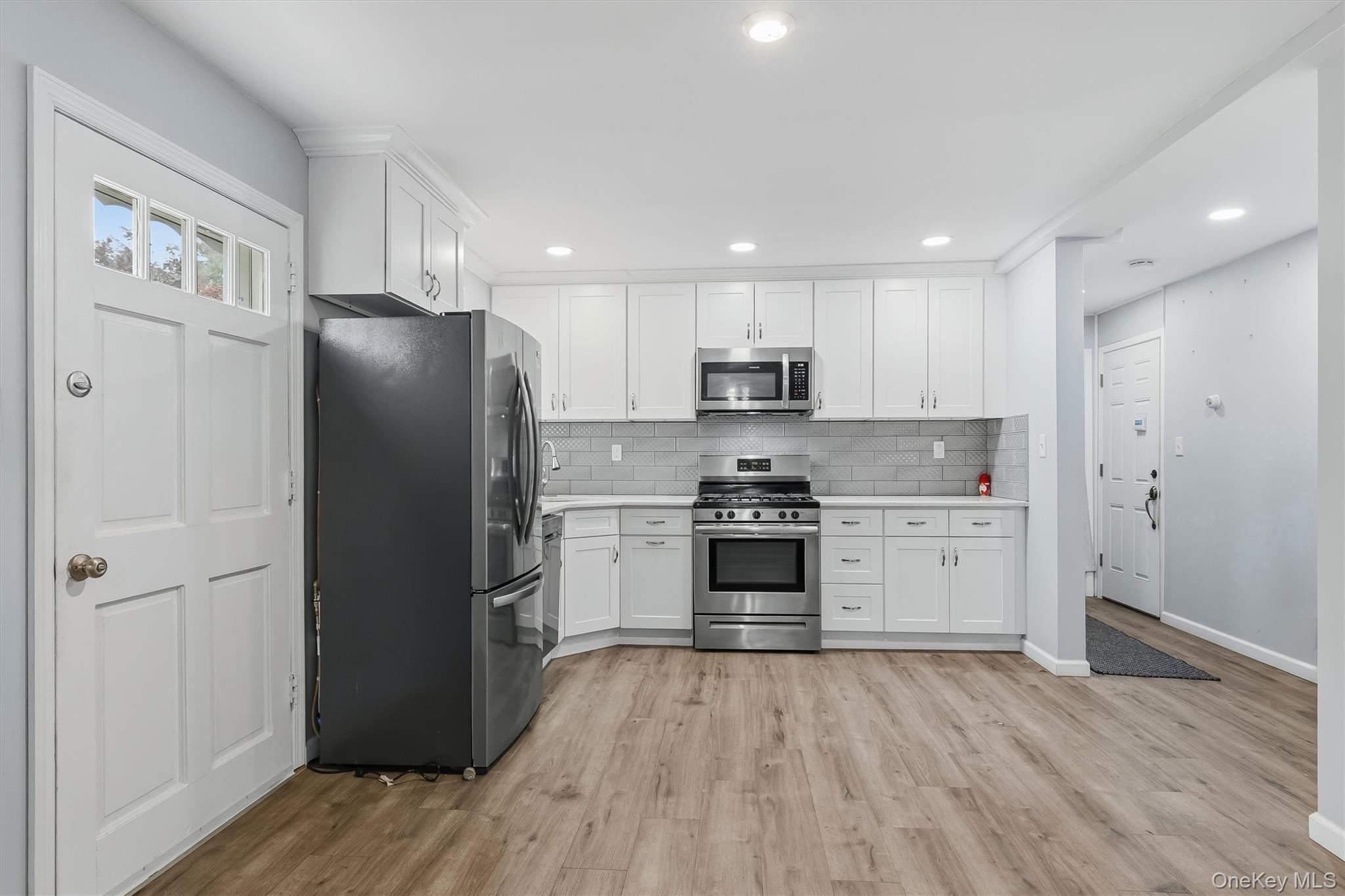 Single Family Giegerich Place Bronx, NY 10465, MLS-1024904-19