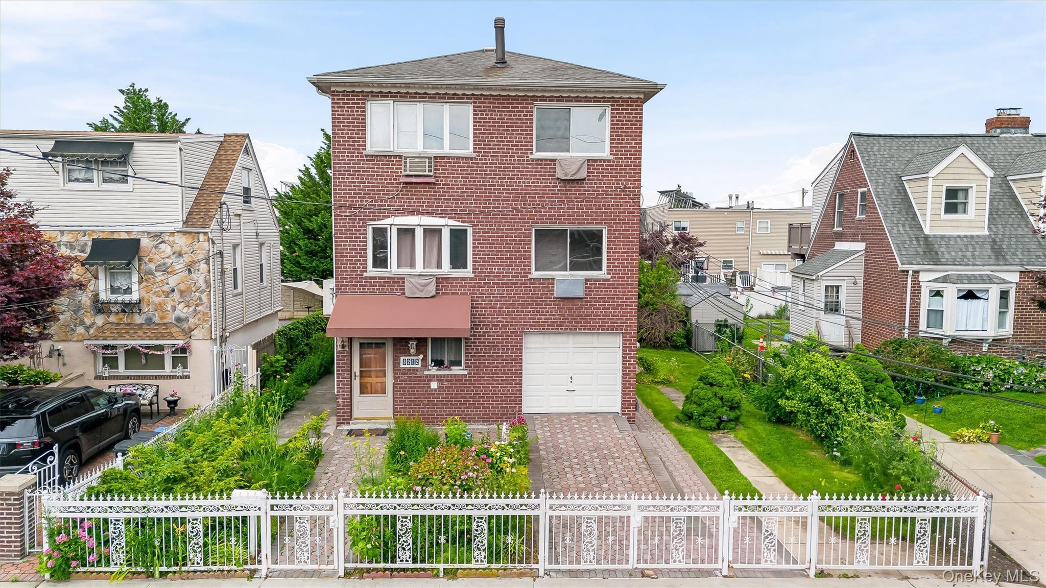 Single Family Giegerich Place Bronx, NY 10465, MLS-1024904-2