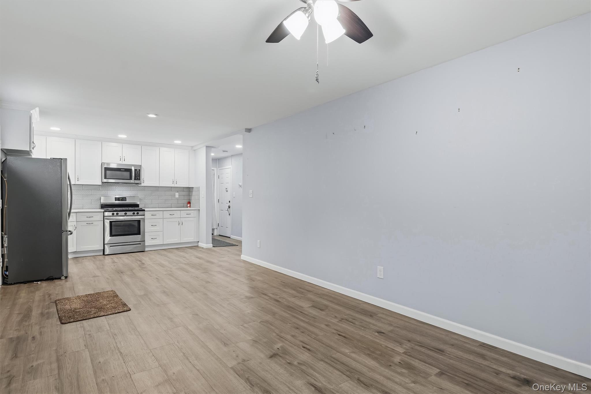 Single Family Giegerich Place Bronx, NY 10465, MLS-1024904-20