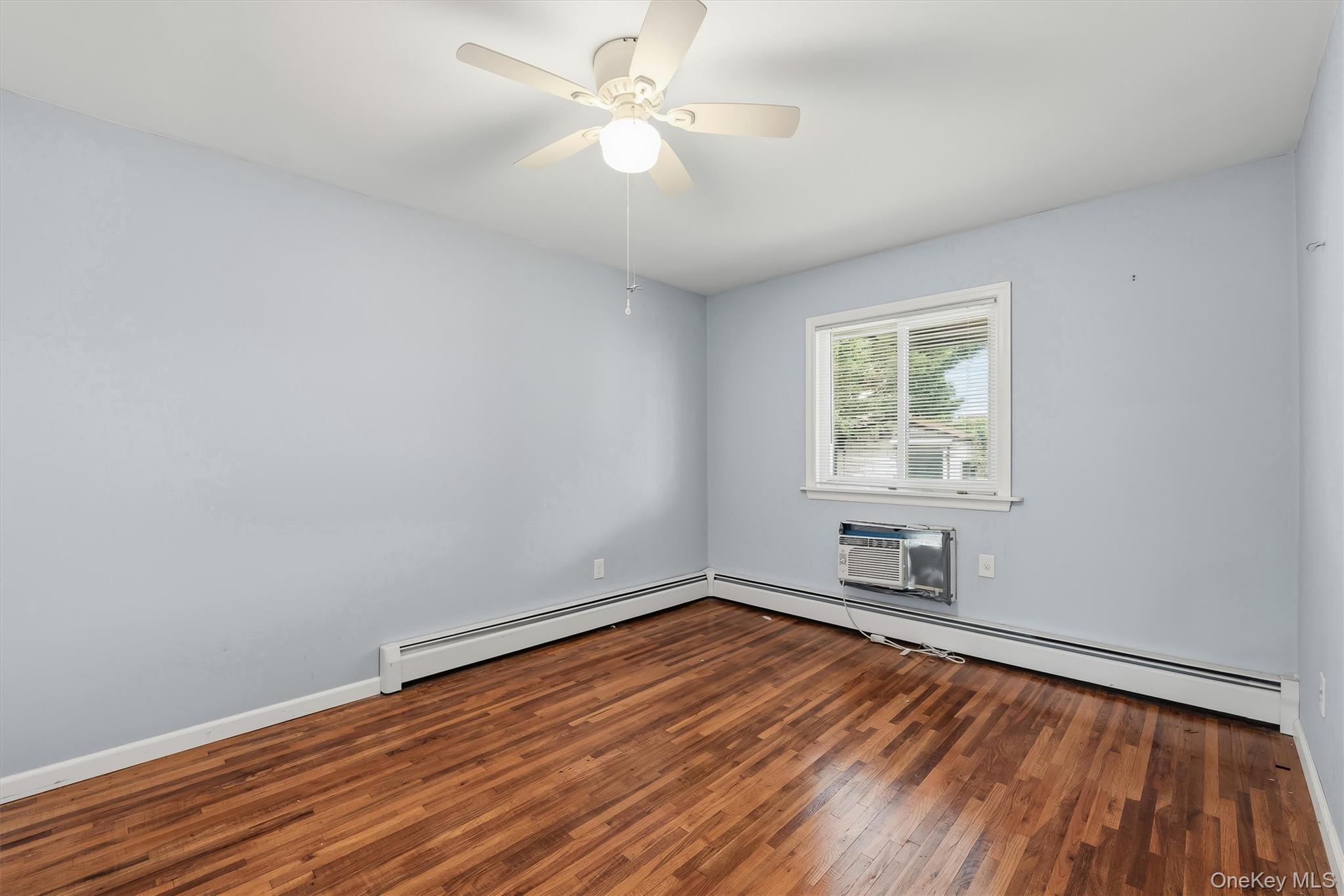 Single Family Giegerich Place Bronx, NY 10465, MLS-1024904-21