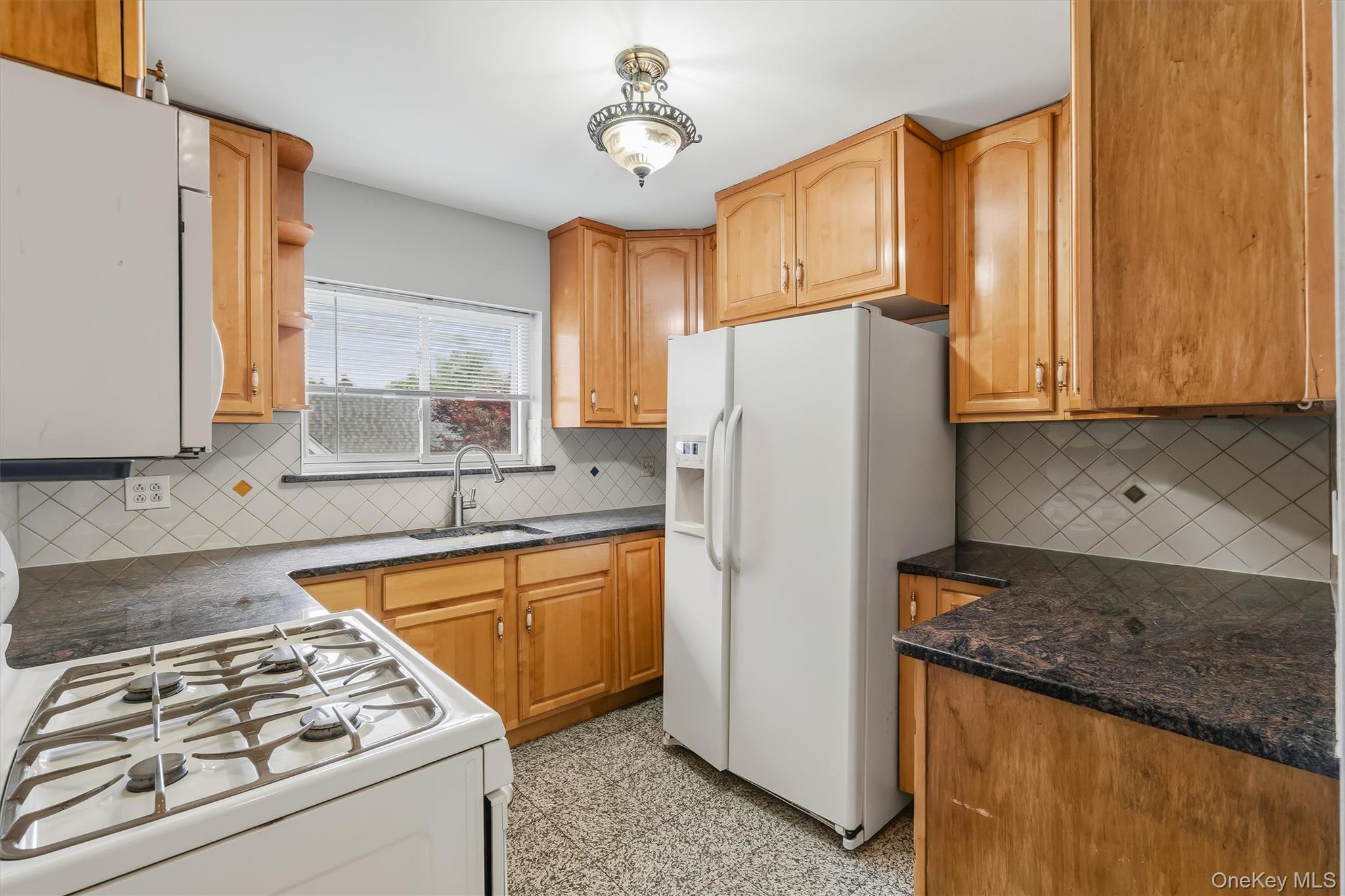 Single Family Giegerich Place Bronx, NY 10465, MLS-1024904-29