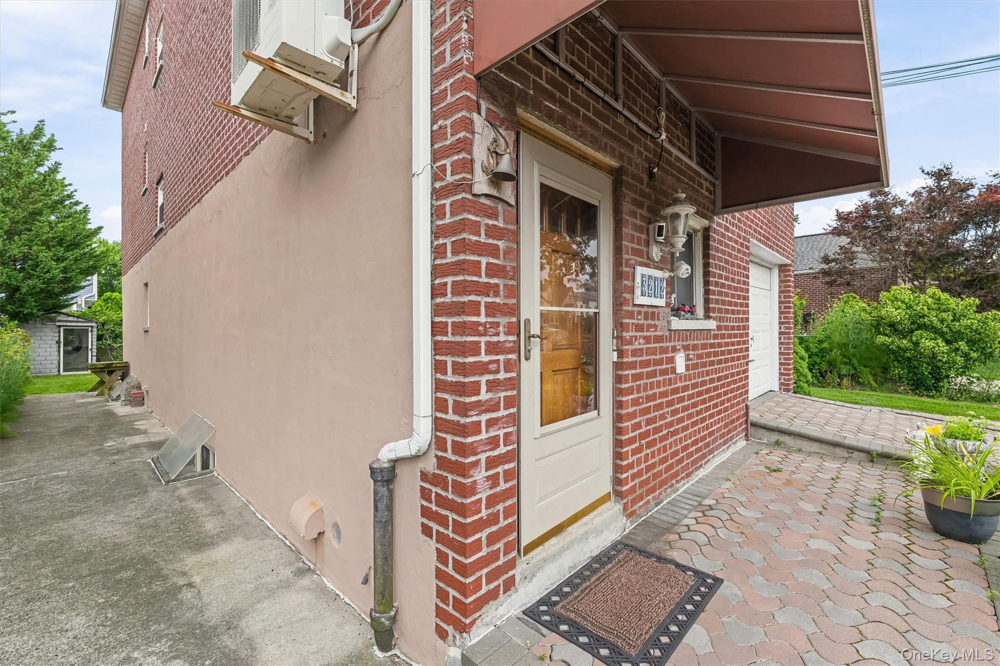 Single Family Giegerich Place Bronx, NY 10465, MLS-1024904-5