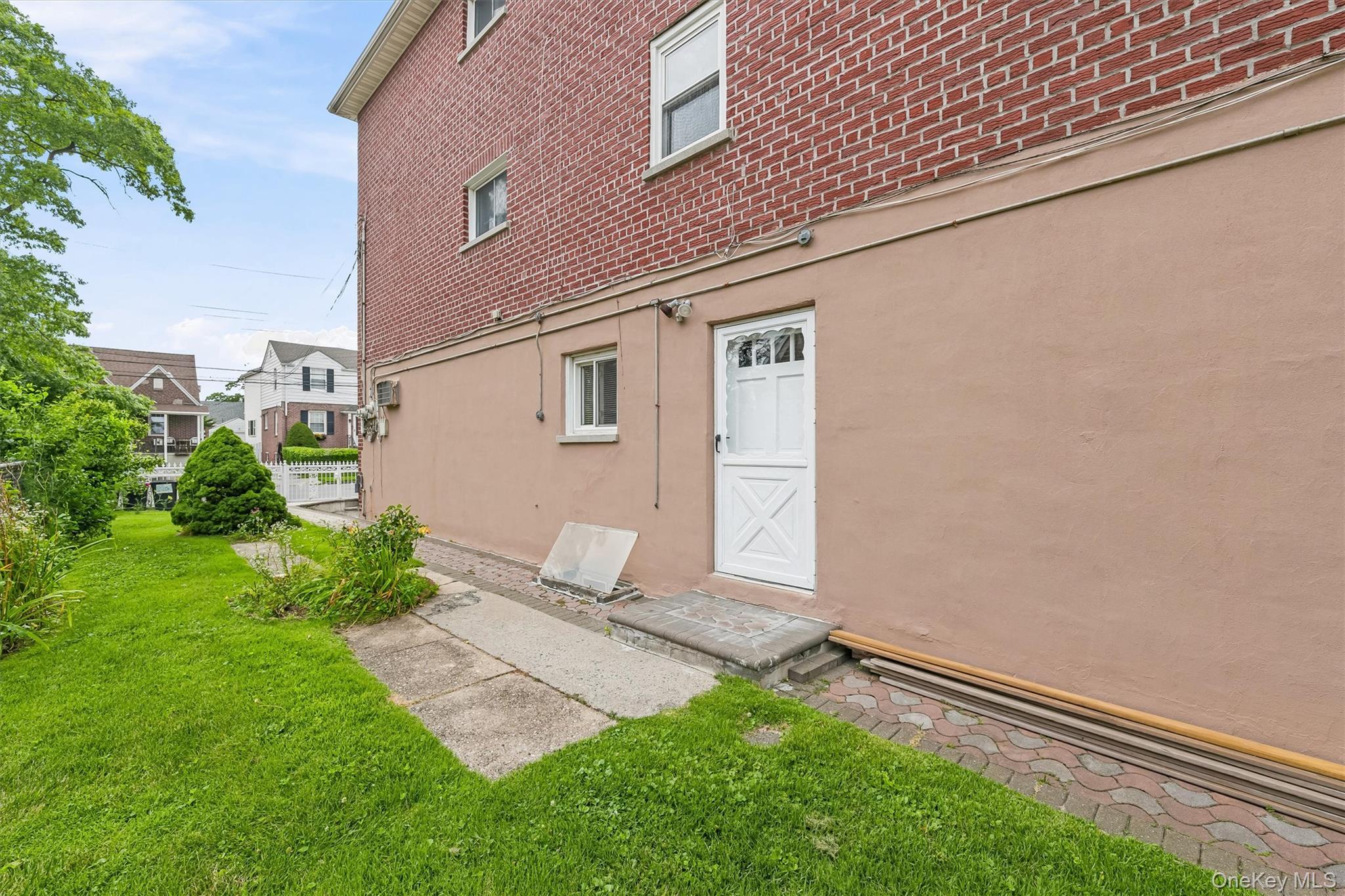 Single Family Giegerich Place Bronx, NY 10465, MLS-1024904-6