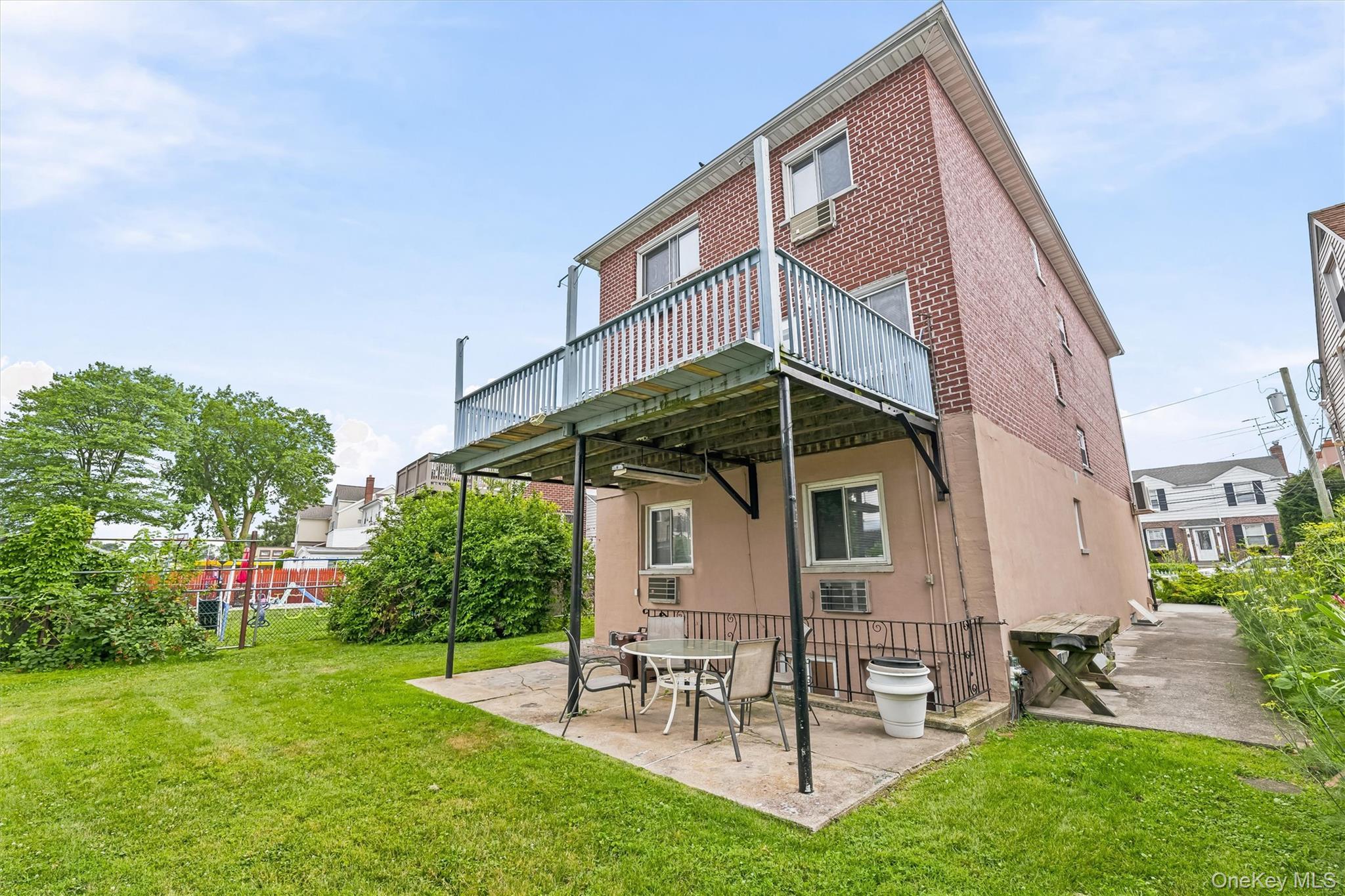 Single Family Giegerich Place Bronx, NY 10465, MLS-1024904-8