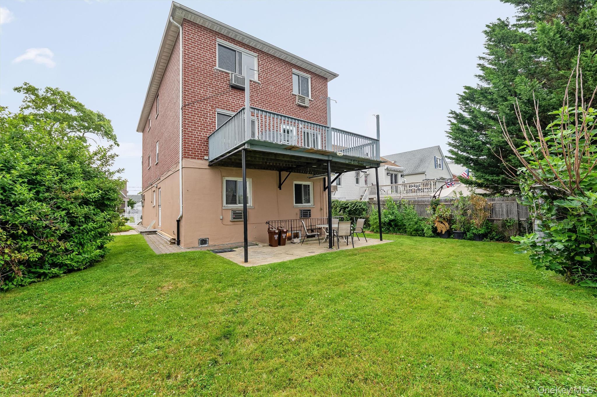 Single Family Giegerich Place Bronx, NY 10465, MLS-1024904-9