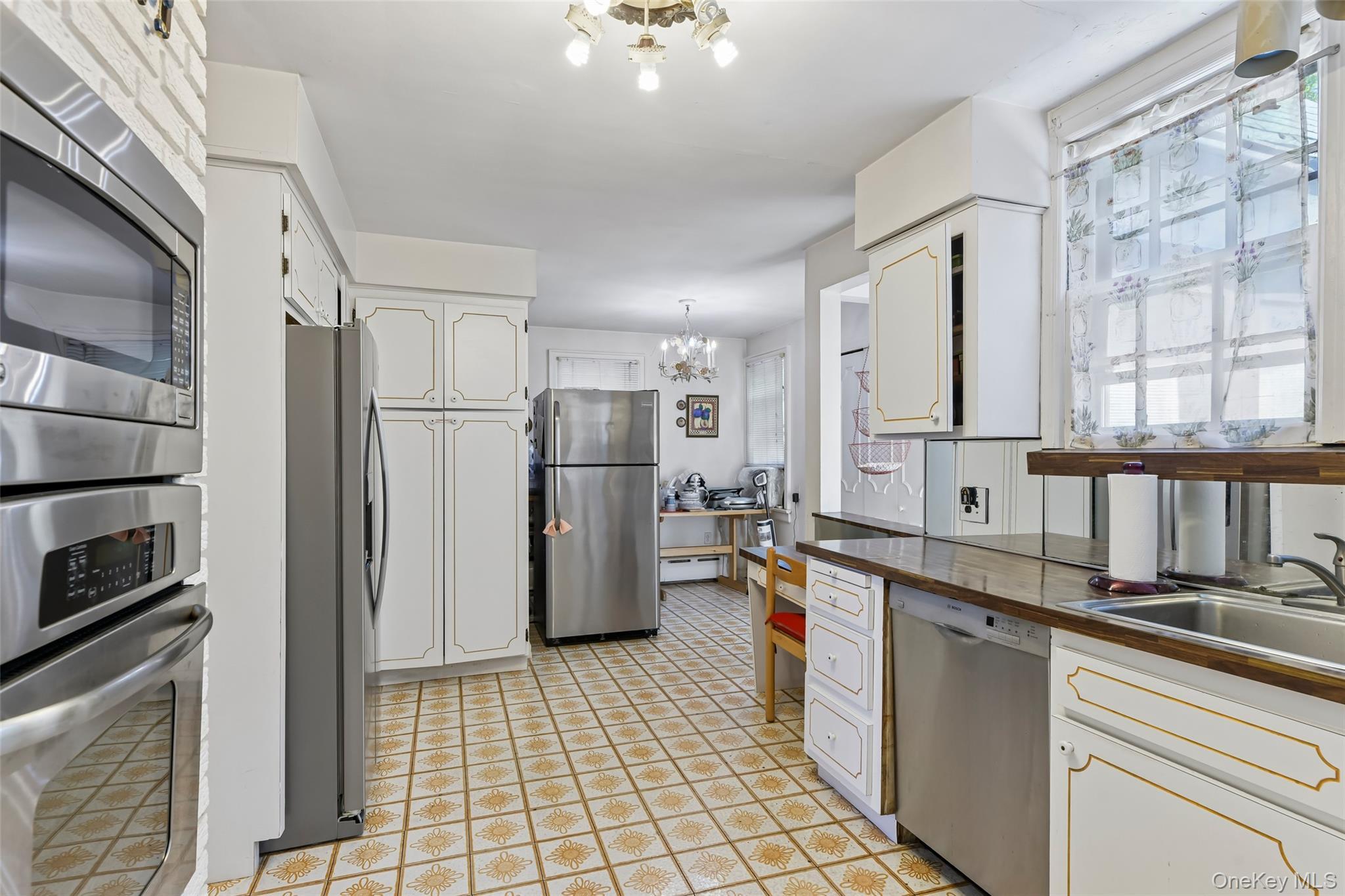 Single Family Cedarhurst Avenue Nassau County, NY 11516, MLS-1024914-11