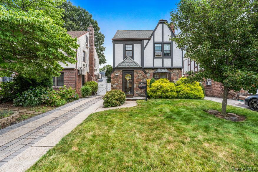 Single Family 253rd Street  Queens, NY 11426, MLS-1024945-3