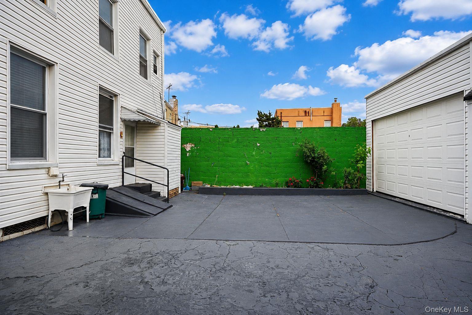 Single Family 60th Place Queens, NY 11385, MLS-1024969-3