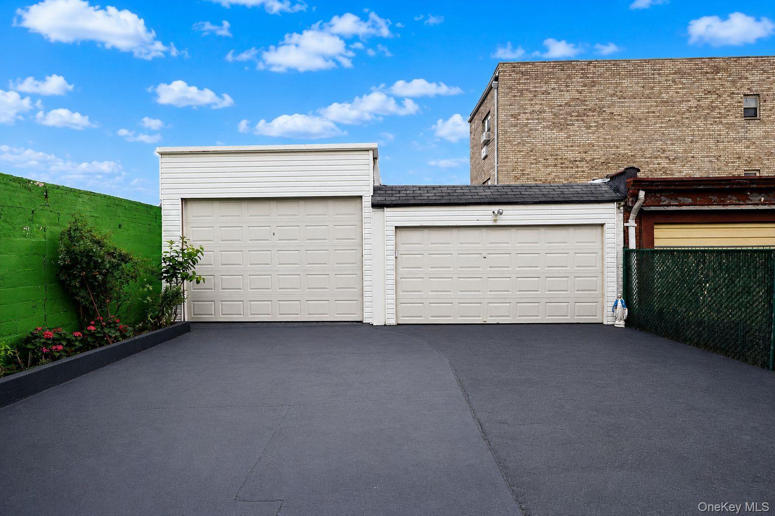 Single Family 60th Place Queens, NY 11385, MLS-1024969-4