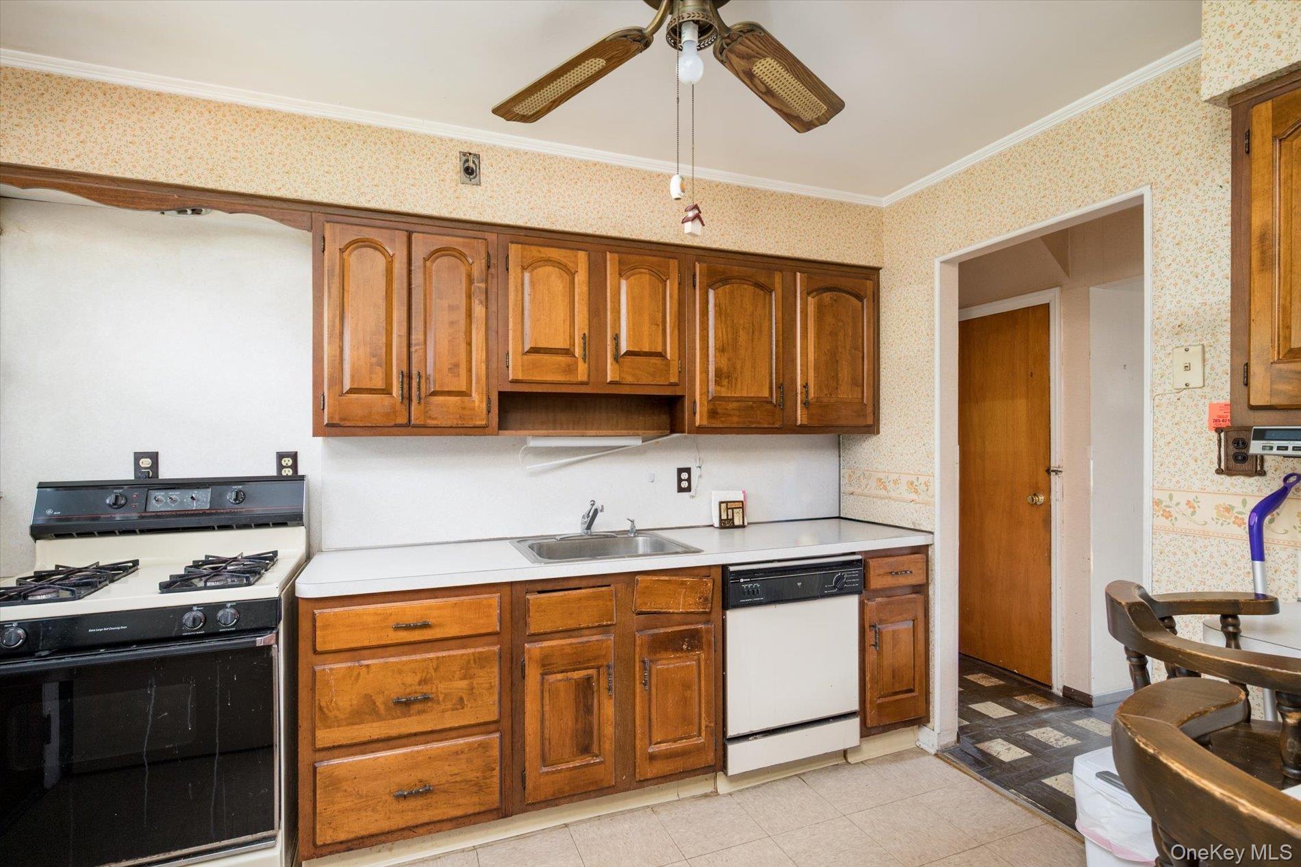 Single Family Whitehall Lane Nassau County, NY 11793, MLS-1024973-10