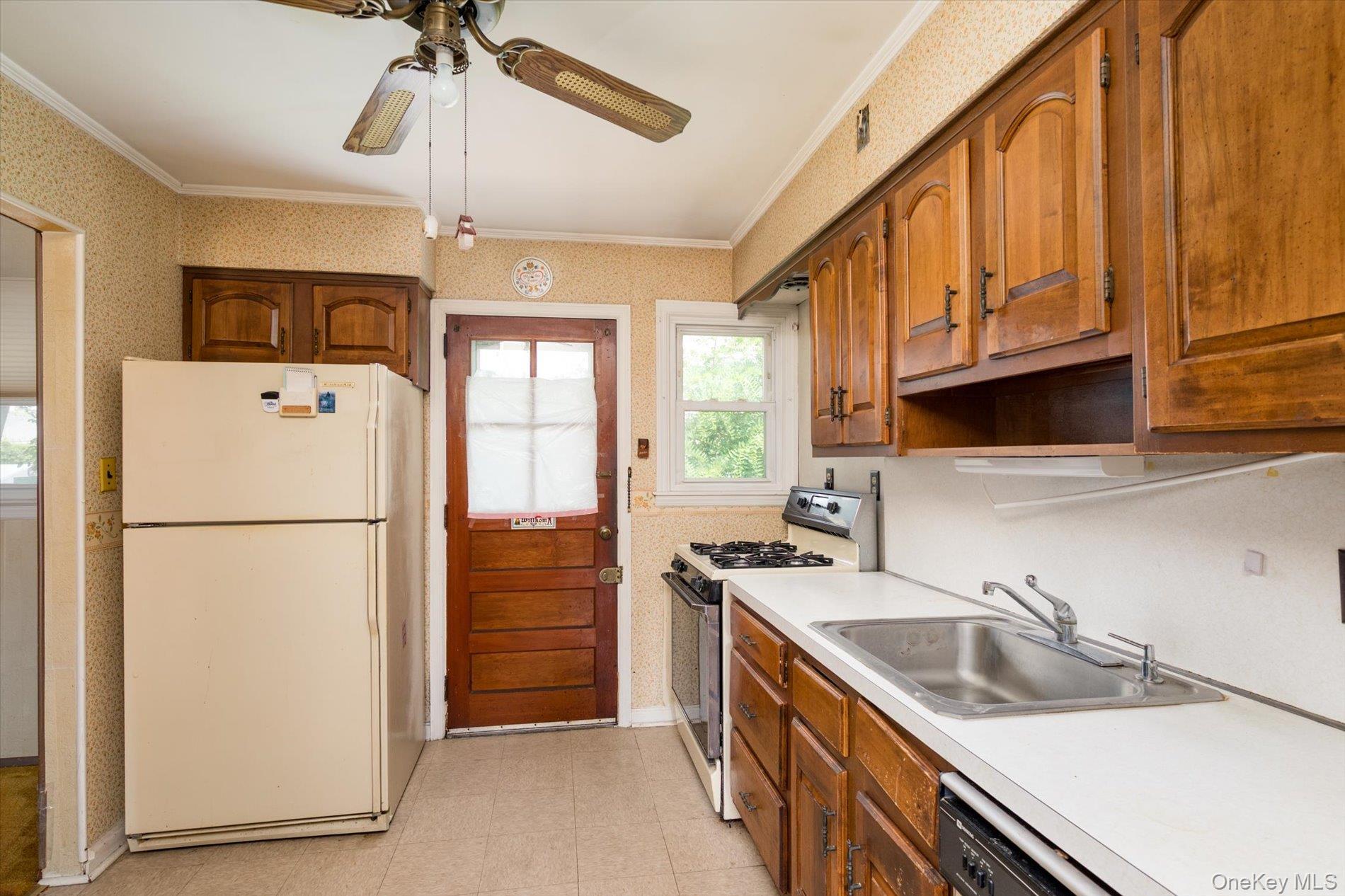 Single Family Whitehall Lane Nassau County, NY 11793, MLS-1024973-11
