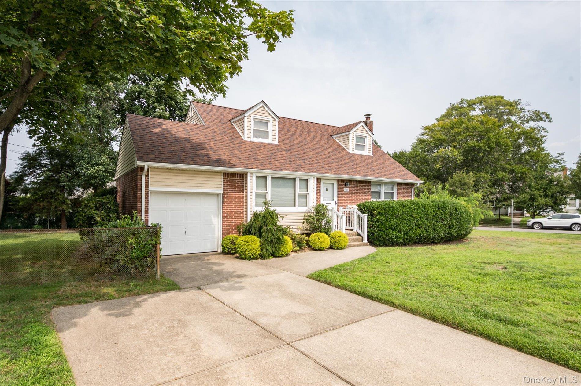 Single Family Whitehall Lane Nassau County, NY 11793, MLS-1024973-2