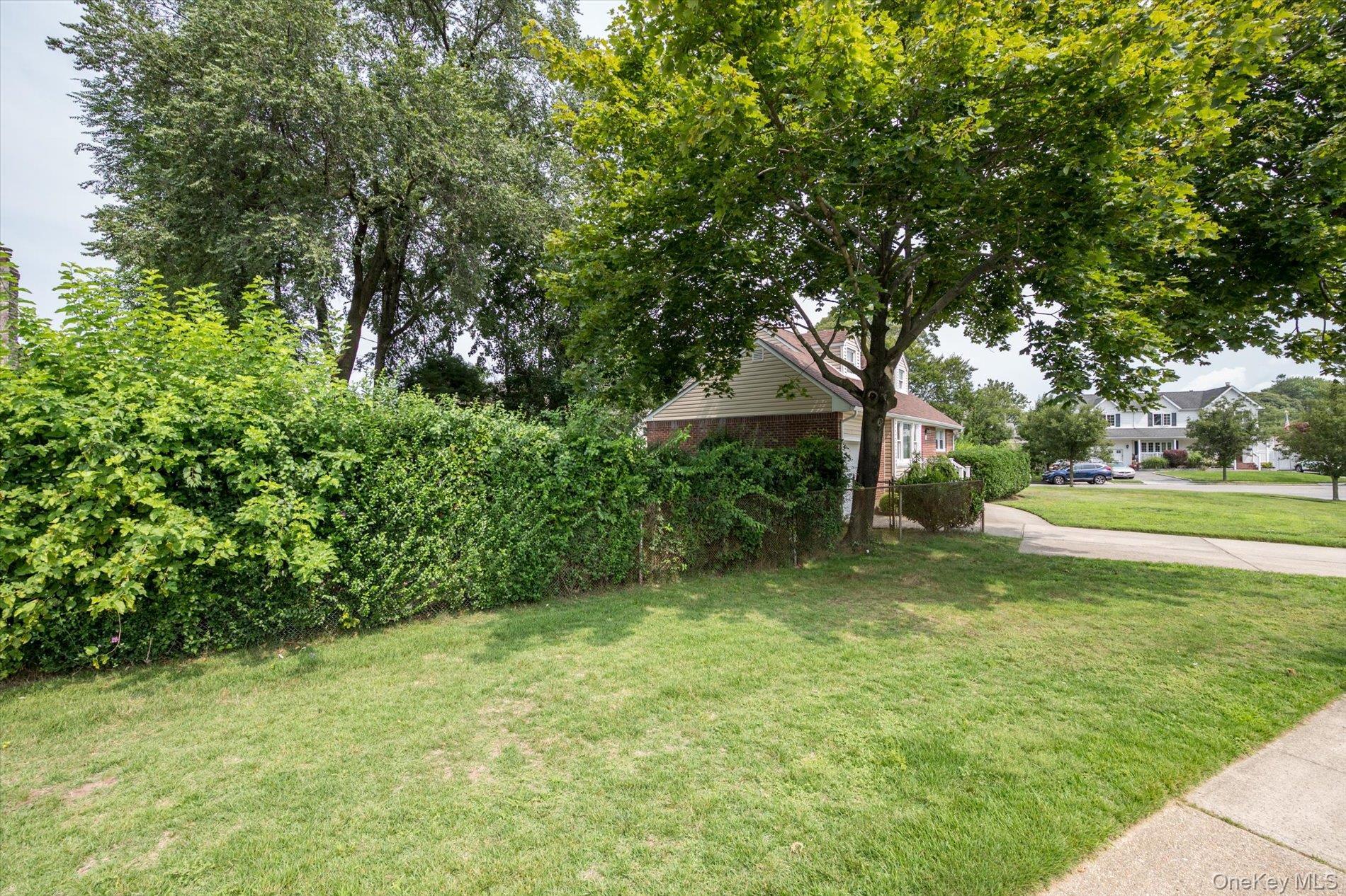 Single Family Whitehall Lane Nassau County, NY 11793, MLS-1024973-24