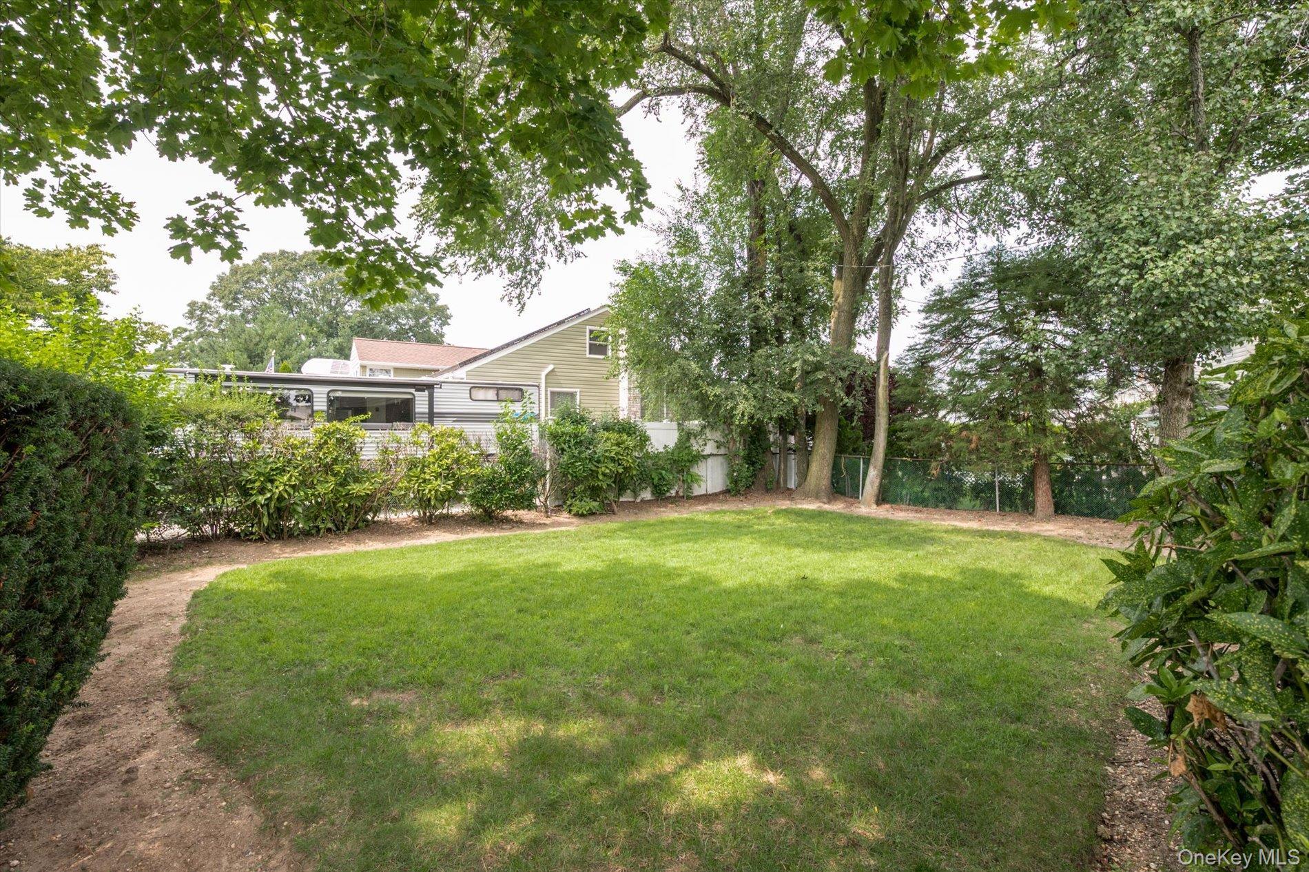 Single Family Whitehall Lane Nassau County, NY 11793, MLS-1024973-25