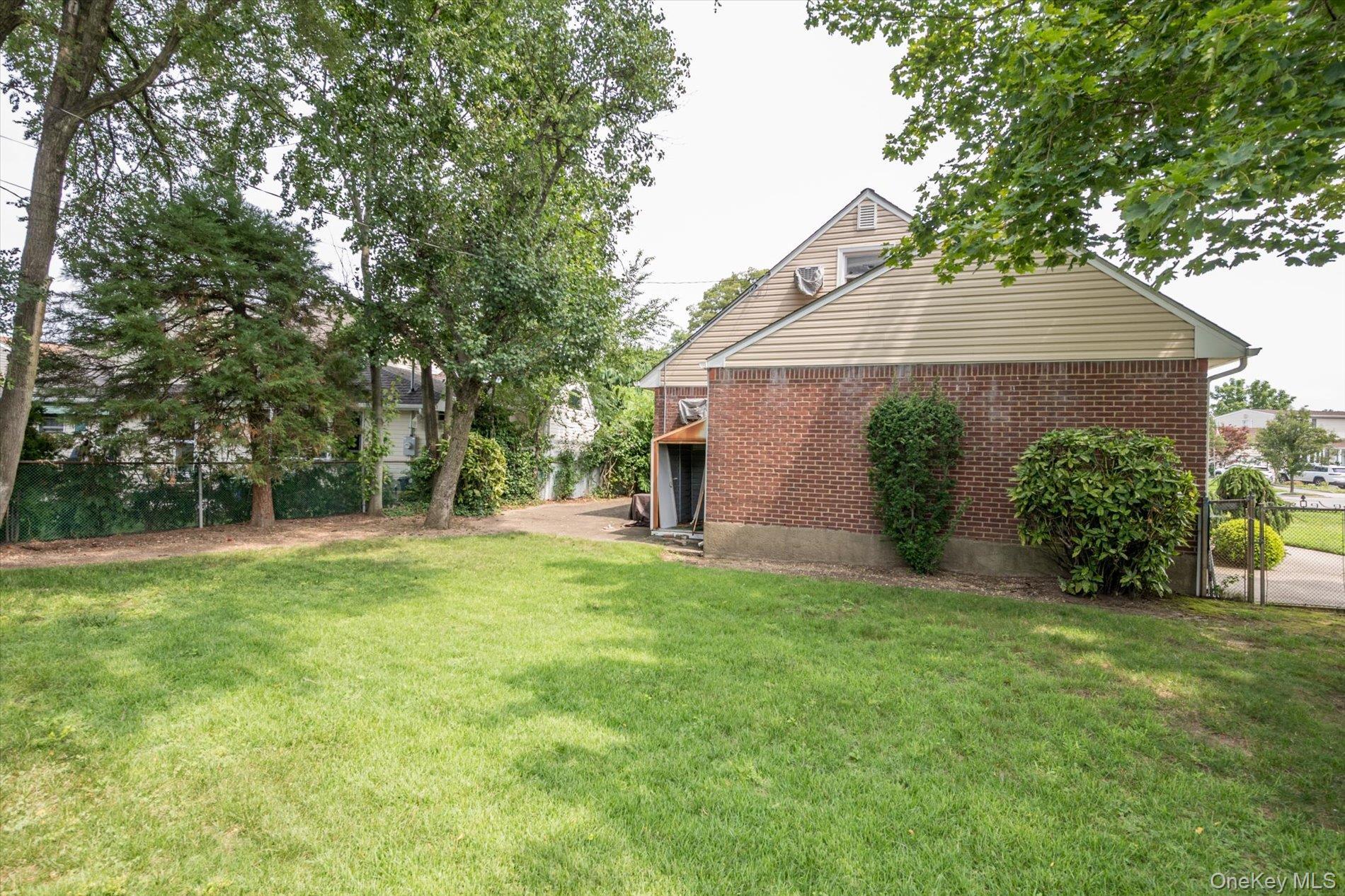 Single Family Whitehall Lane Nassau County, NY 11793, MLS-1024973-26
