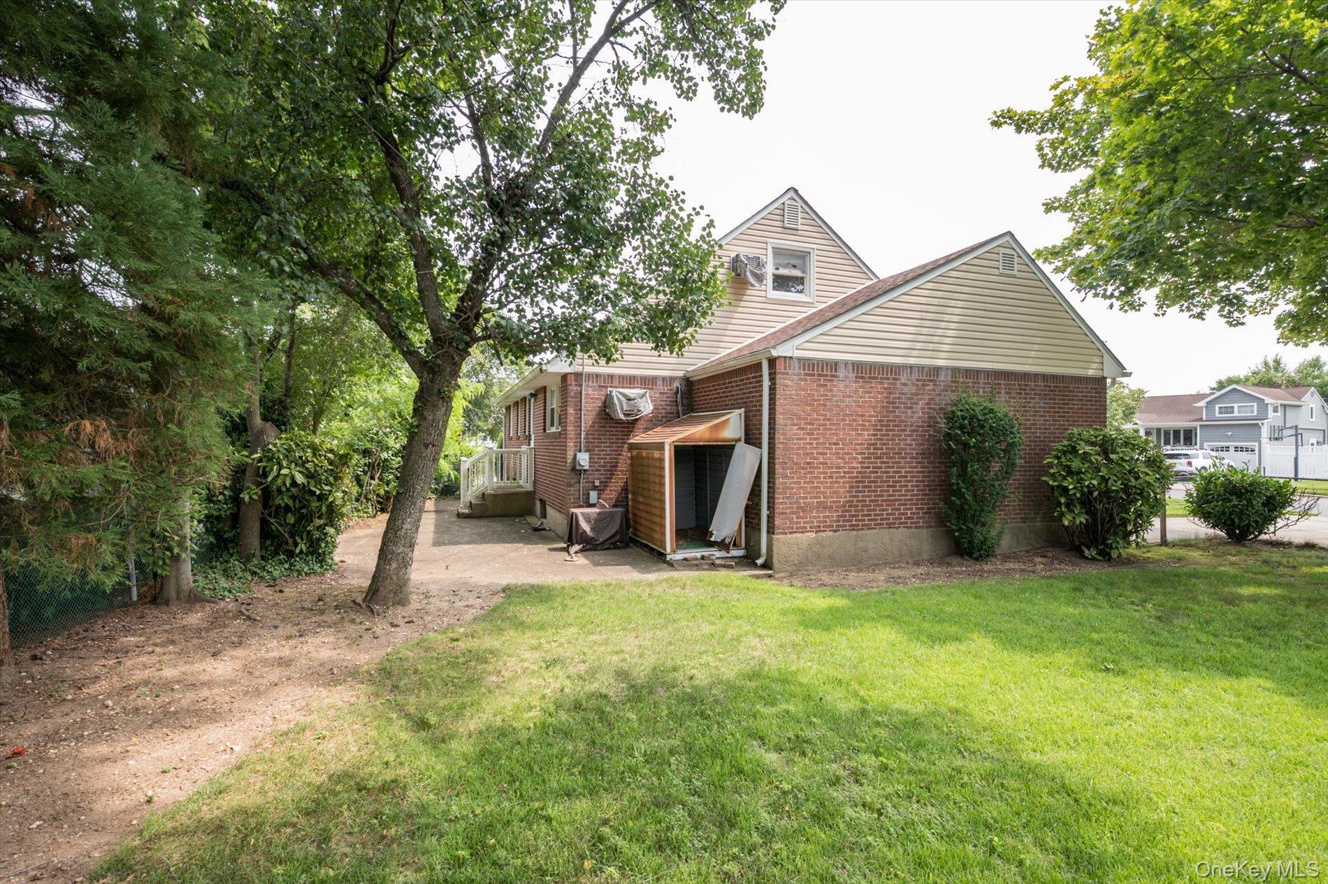 Single Family Whitehall Lane Nassau County, NY 11793, MLS-1024973-27