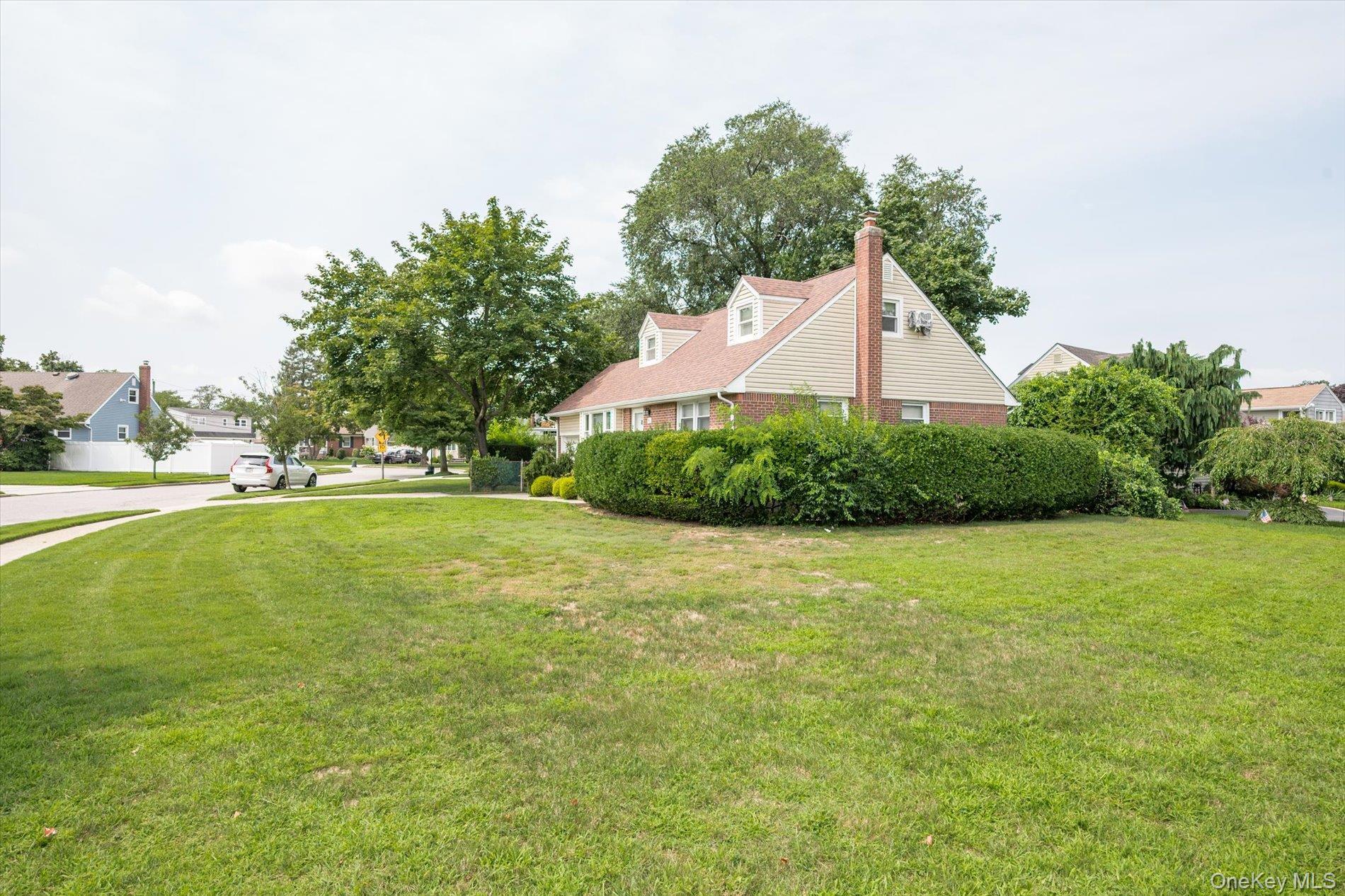 Single Family Whitehall Lane Nassau County, NY 11793, MLS-1024973-4