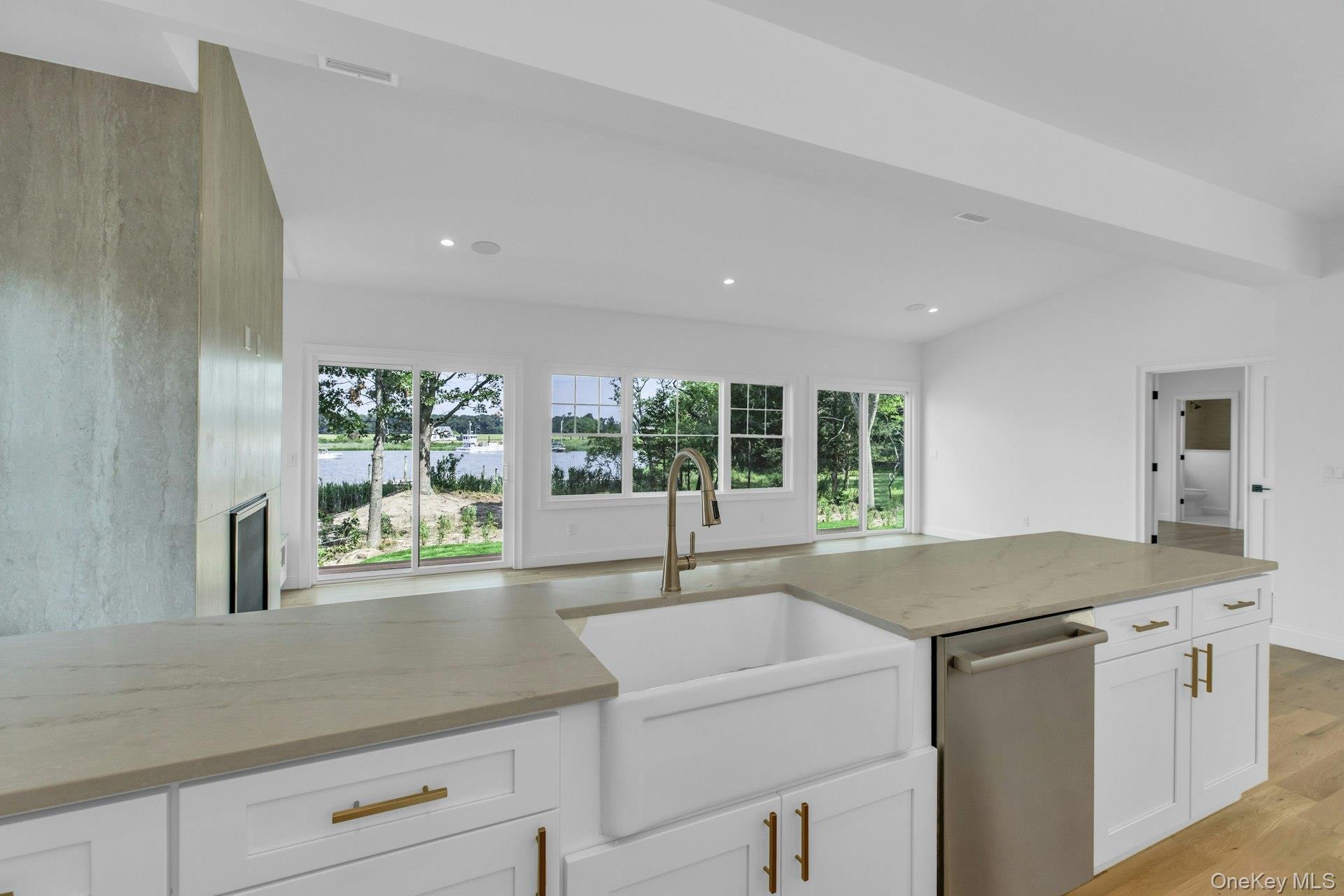 Single Family Peconic Bay Boulevard  Suffolk County, NY 11901, MLS-1025045-10