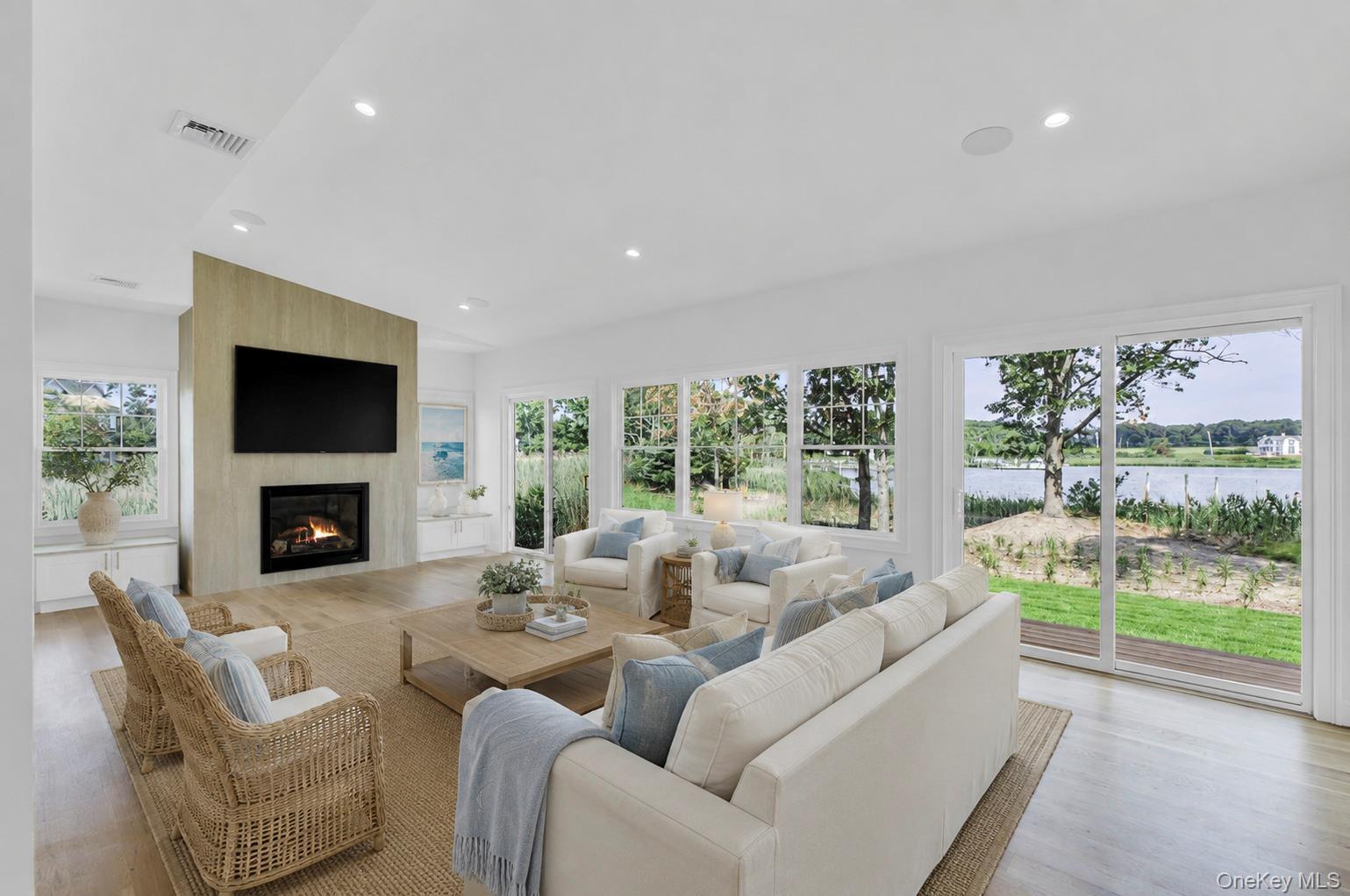 Single Family Peconic Bay Boulevard  Suffolk County, NY 11901, MLS-1025045-13