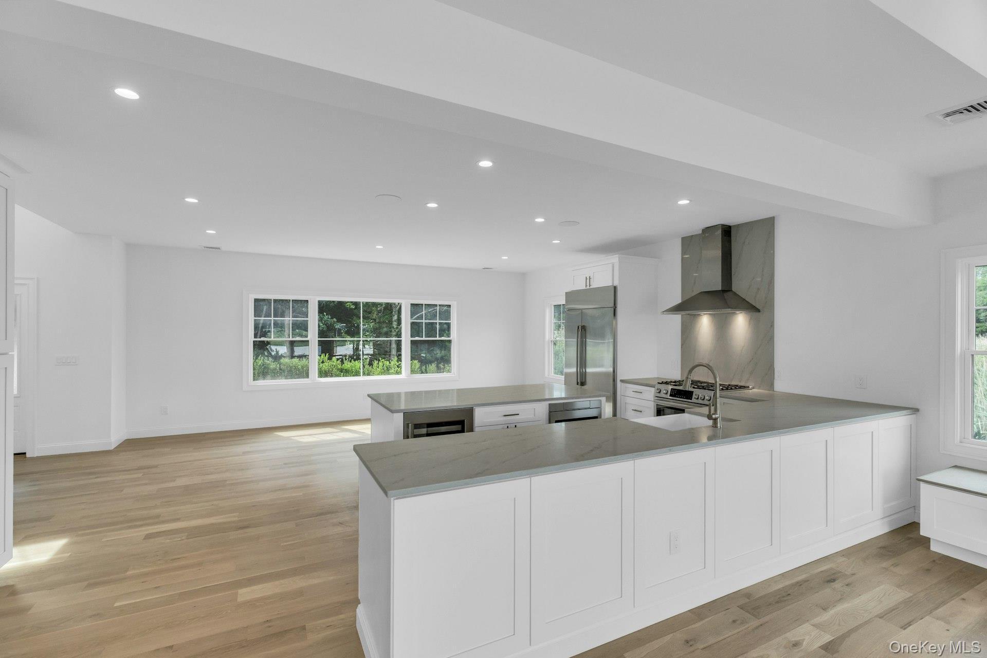 Single Family Peconic Bay Boulevard  Suffolk County, NY 11901, MLS-1025045-14
