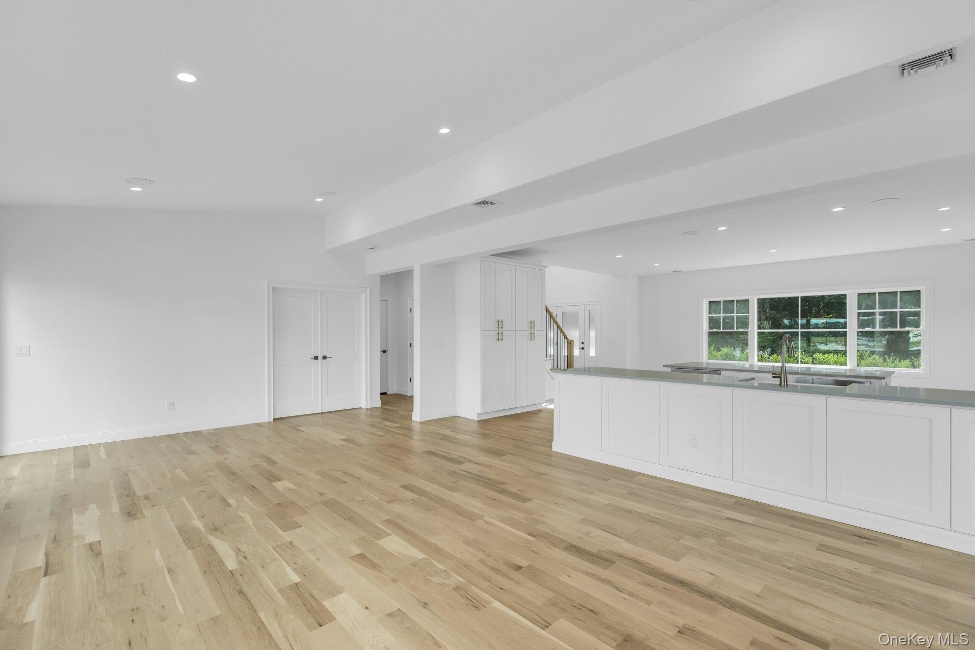 Single Family Peconic Bay Boulevard  Suffolk County, NY 11901, MLS-1025045-16
