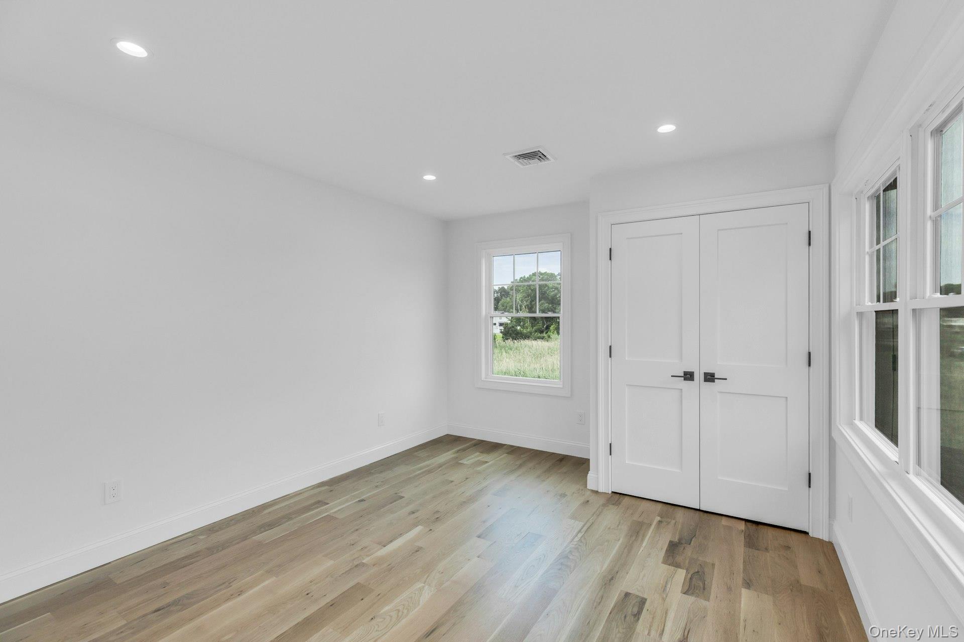 Single Family Peconic Bay Boulevard  Suffolk County, NY 11901, MLS-1025045-25