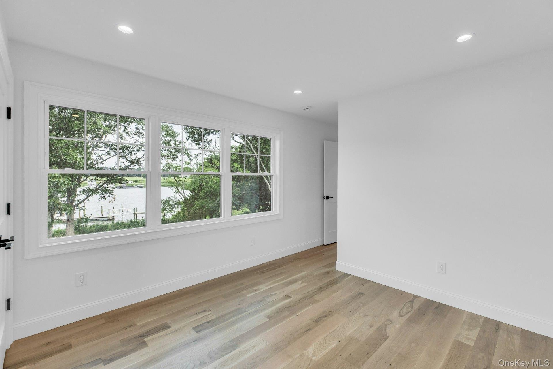 Single Family Peconic Bay Boulevard  Suffolk County, NY 11901, MLS-1025045-26