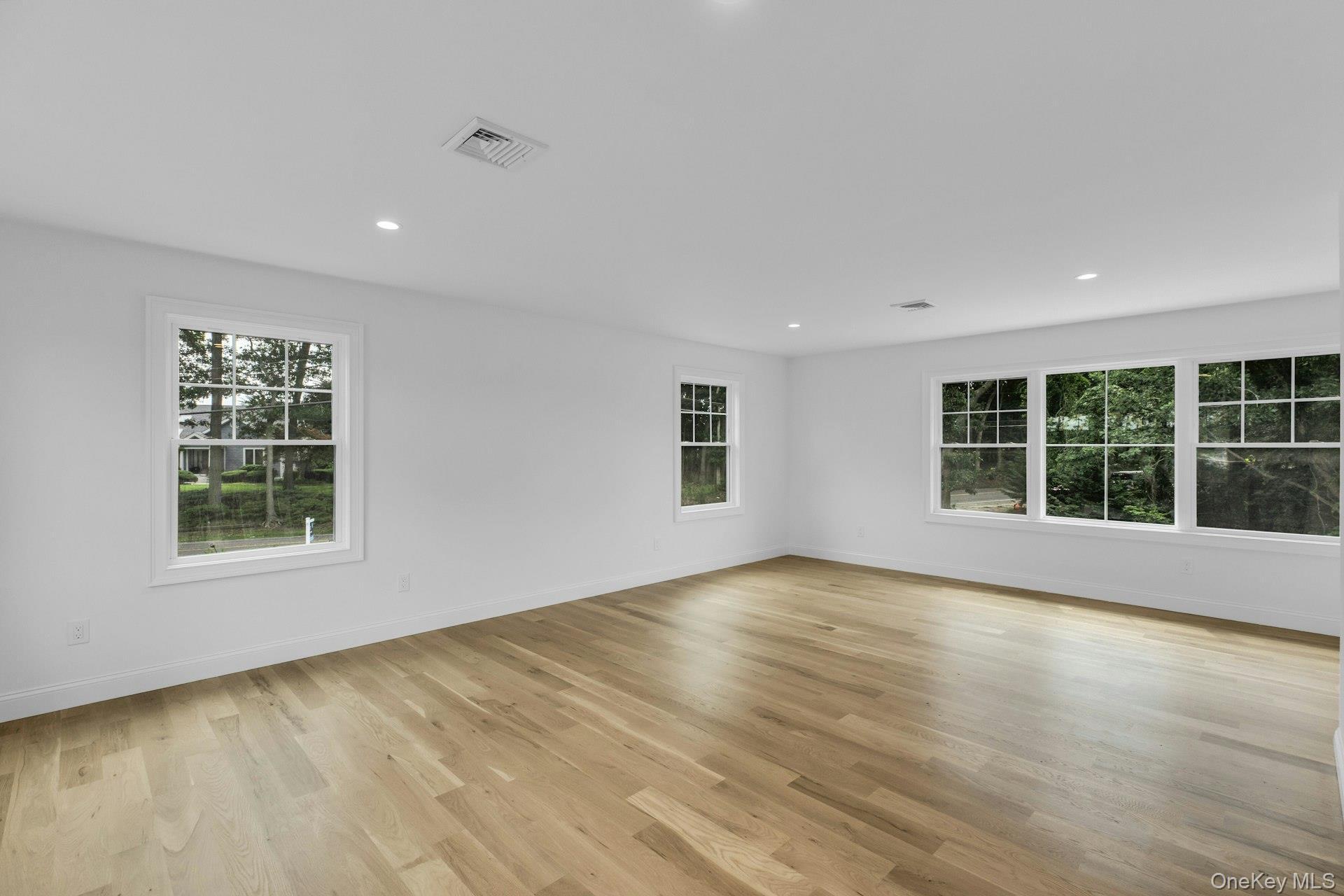 Single Family Peconic Bay Boulevard  Suffolk County, NY 11901, MLS-1025045-34