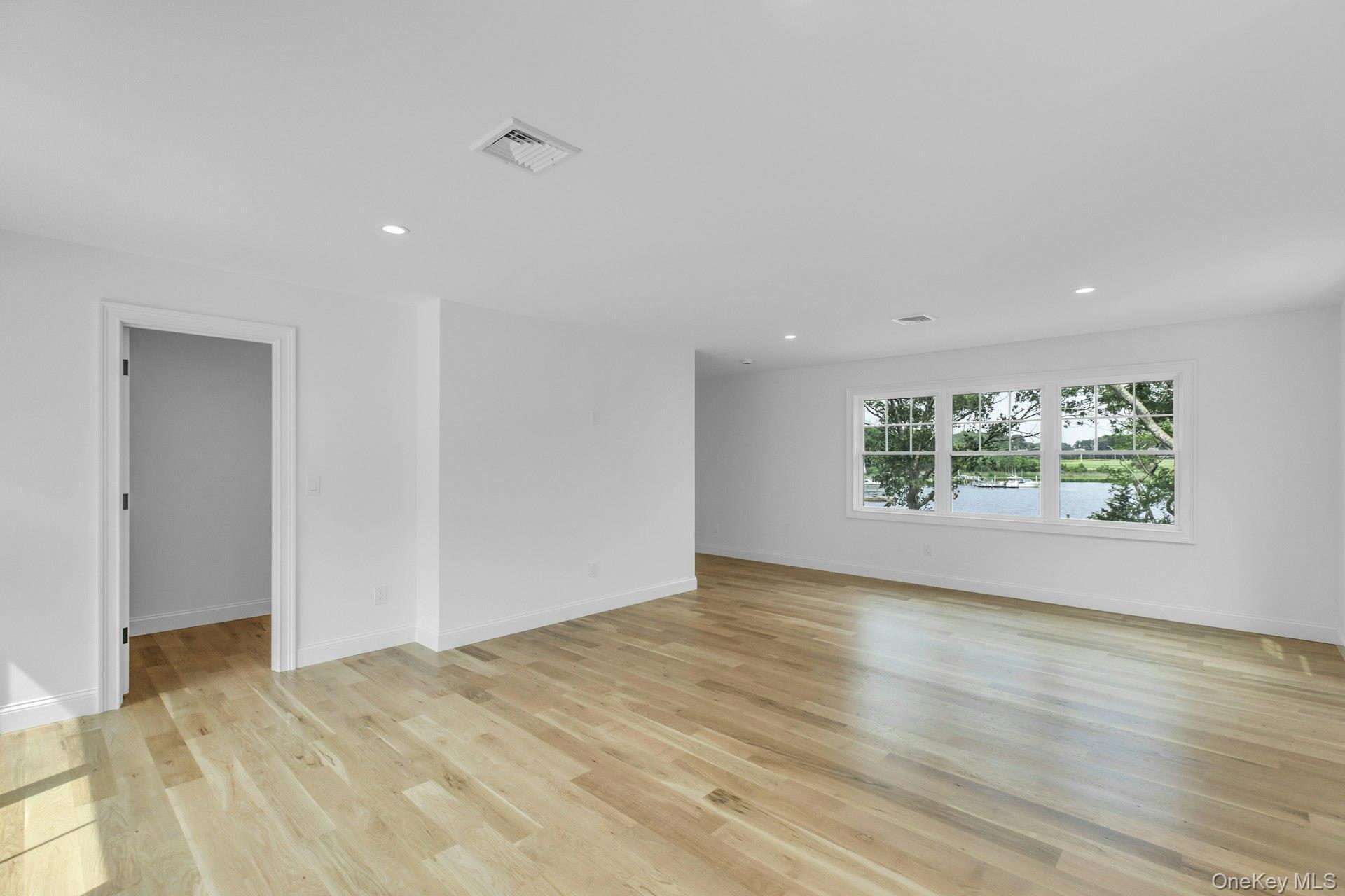Single Family Peconic Bay Boulevard  Suffolk County, NY 11901, MLS-1025045-35
