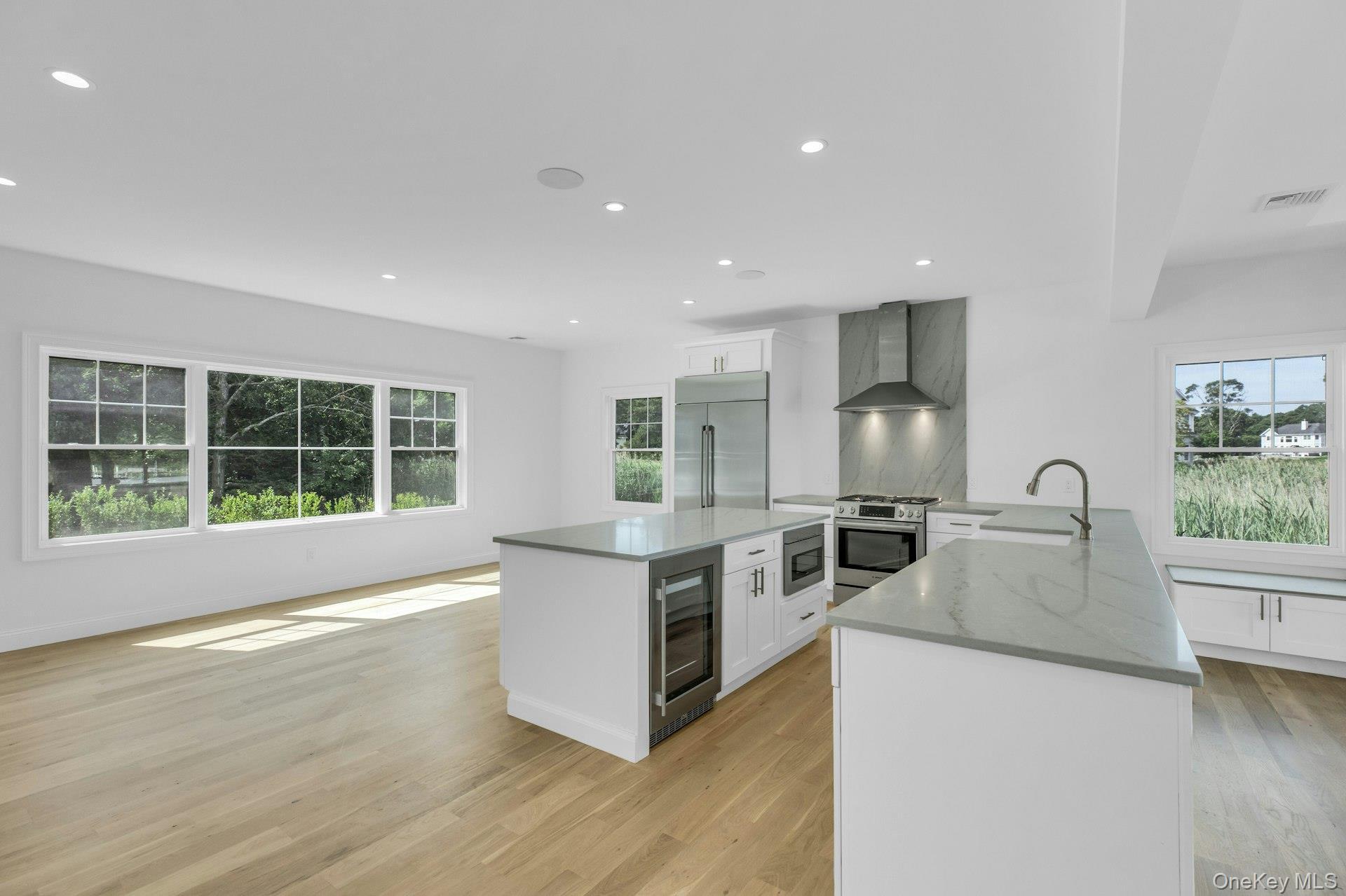Single Family Peconic Bay Boulevard  Suffolk County, NY 11901, MLS-1025045-7