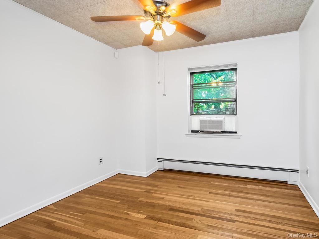 Single Family Tyndall Avenue Bronx, NY 10471, MLS-1025050-16