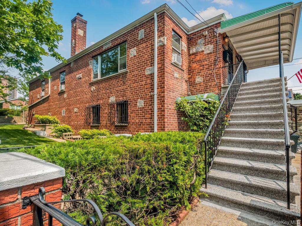 Single Family Tyndall Avenue Bronx, NY 10471, MLS-1025050-3
