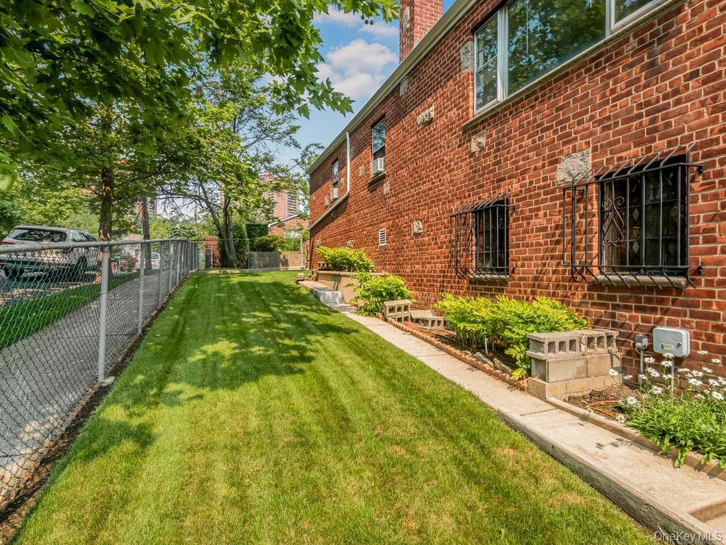 Single Family Tyndall Avenue Bronx, NY 10471, MLS-1025050-4