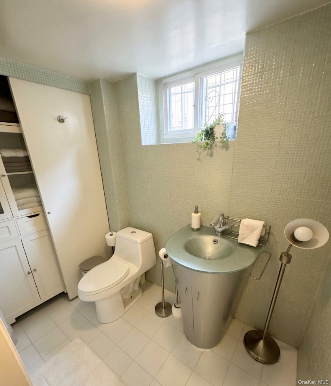 Single Family Barkley Avenue Bronx, NY 10465, MLS-1025088-10