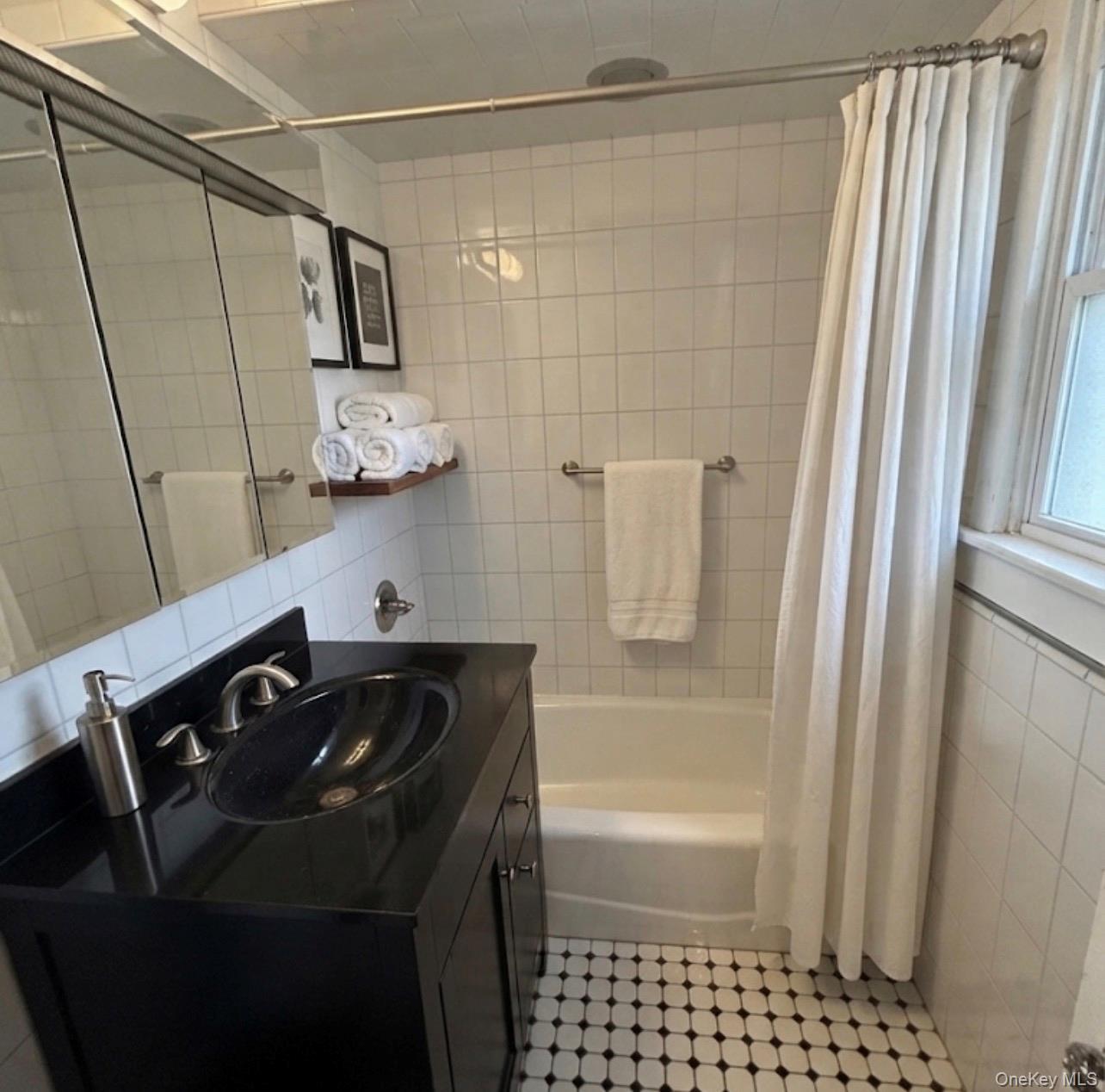 Single Family Barkley Avenue Bronx, NY 10465, MLS-1025088-5