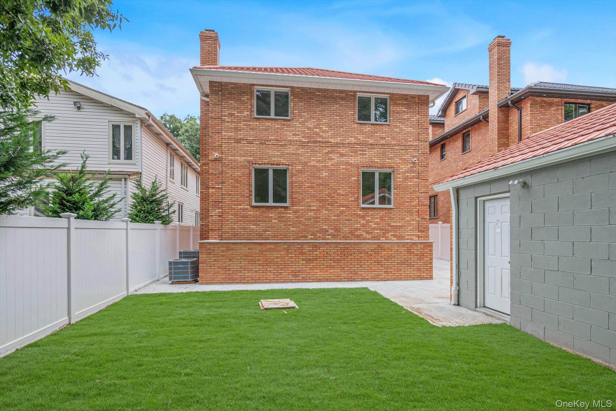 Single Family 247th Street Queens, NY 11363, MLS-1025119-38