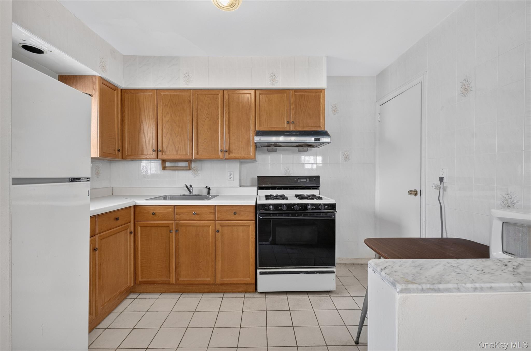 Single Family Kalmia Avenue Queens, NY 11355, MLS-1025137-9