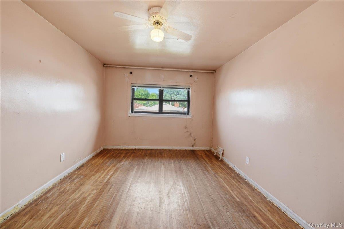 Single Family Gunther Avenue Bronx, NY 10469, MLS-1025142-12