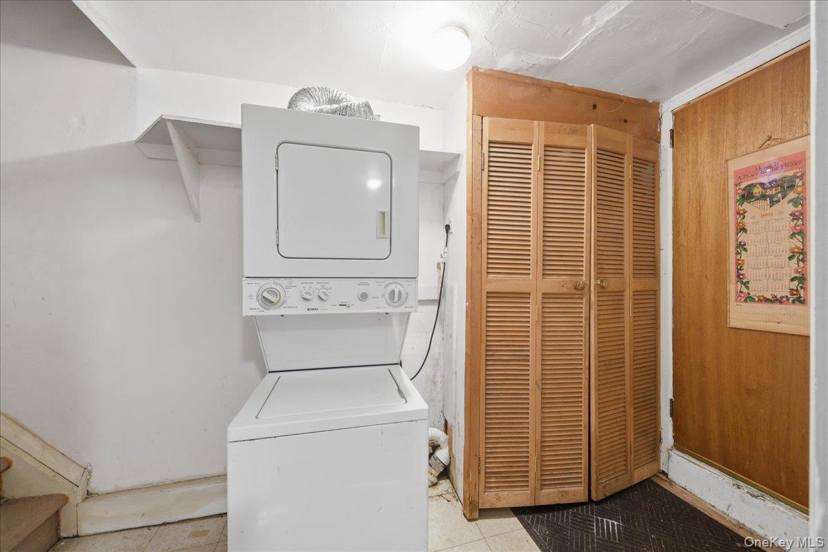 Single Family Gunther Avenue Bronx, NY 10469, MLS-1025142-20