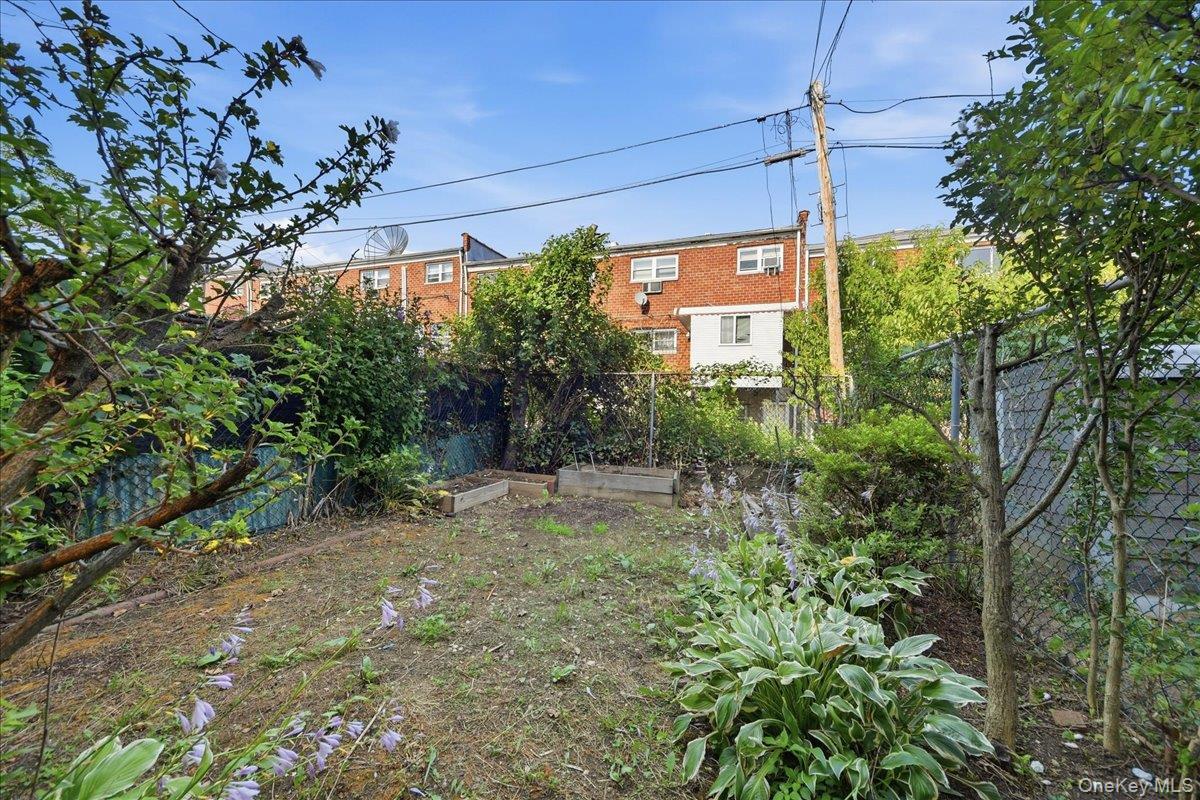 Single Family Gunther Avenue Bronx, NY 10469, MLS-1025142-24