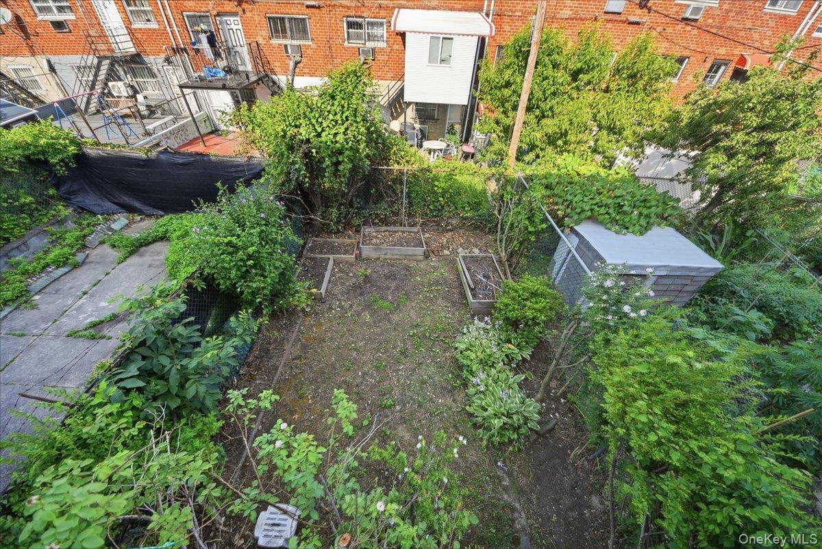 Single Family Gunther Avenue Bronx, NY 10469, MLS-1025142-27
