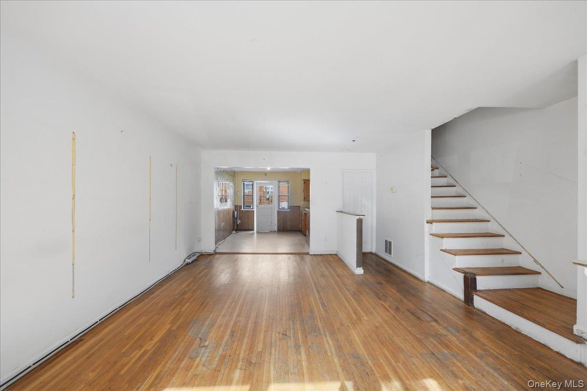 Single Family Gunther Avenue Bronx, NY 10469, MLS-1025142-4