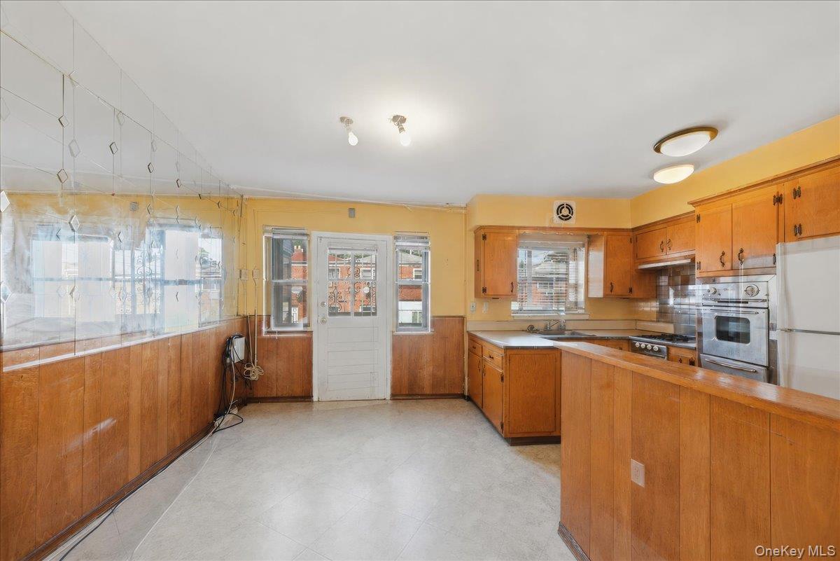 Single Family Gunther Avenue Bronx, NY 10469, MLS-1025142-9