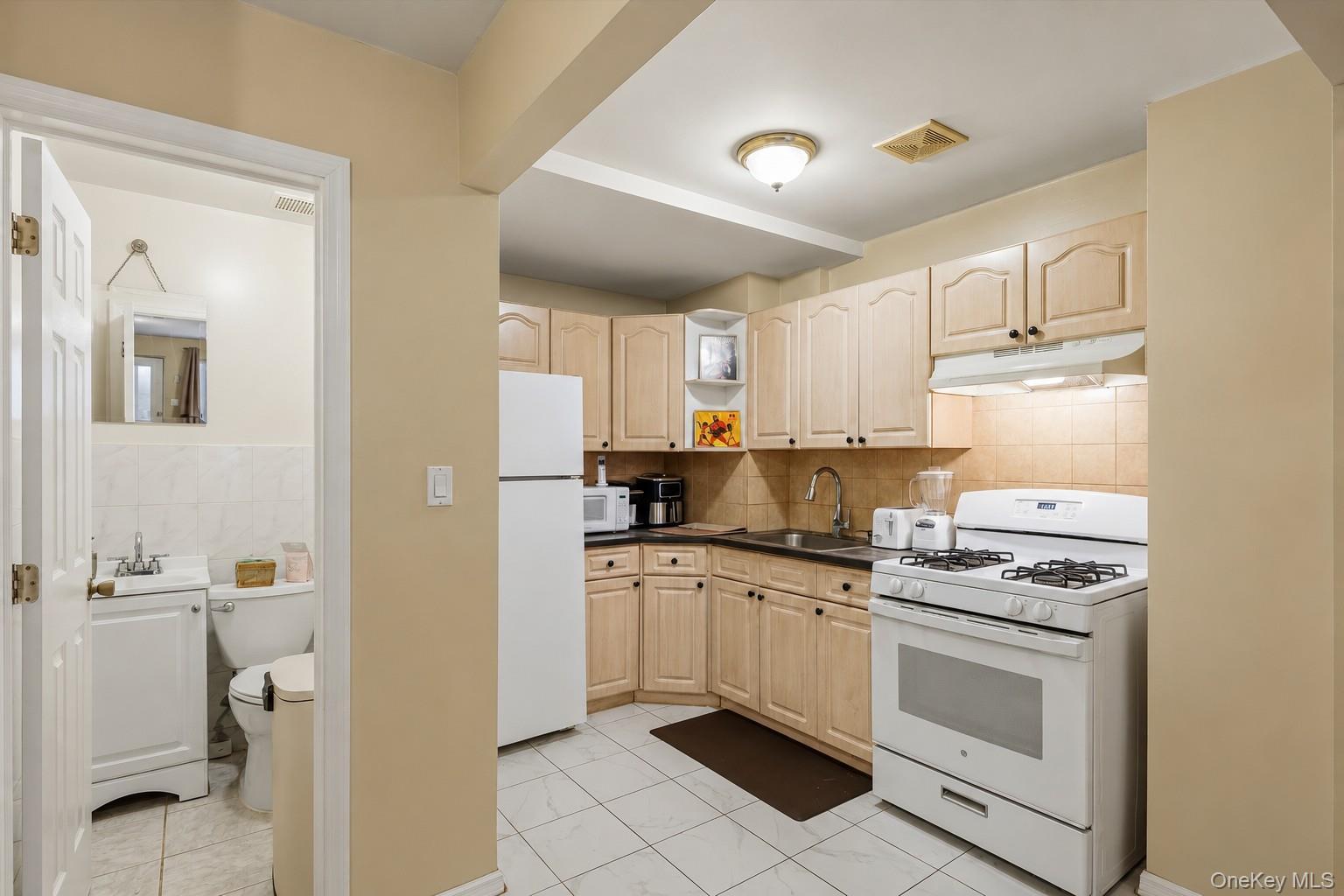 Single Family E 215th Street Bronx, NY 10467, MLS-1025183-15