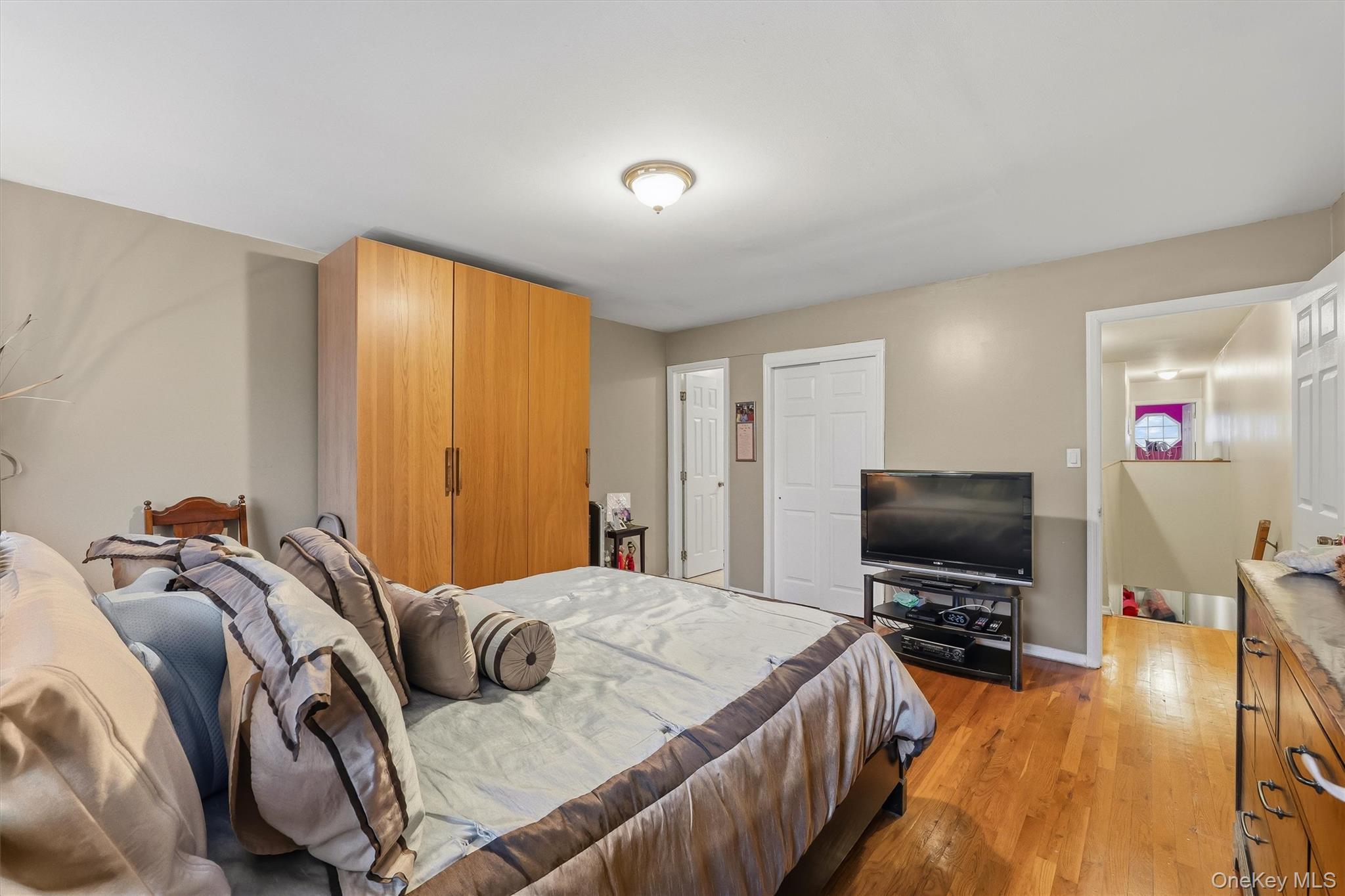 Single Family E 215th Street Bronx, NY 10467, MLS-1025183-18