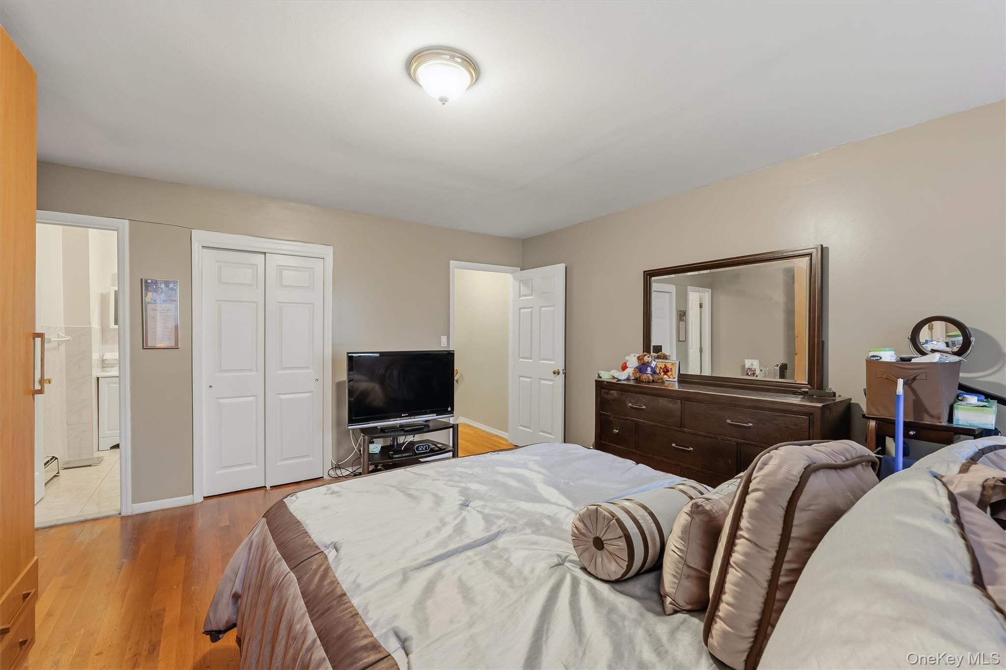 Single Family E 215th Street Bronx, NY 10467, MLS-1025183-19