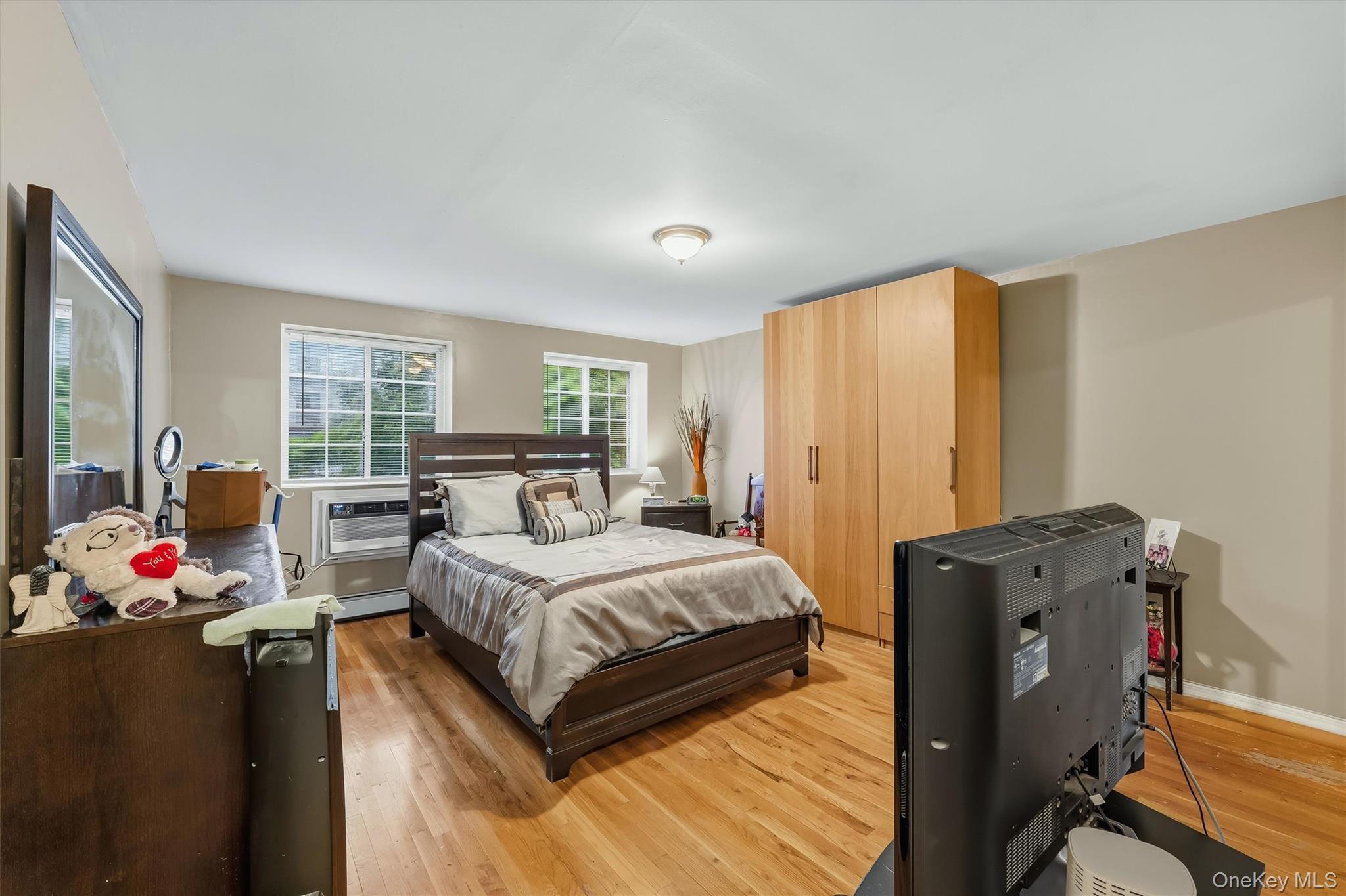 Single Family E 215th Street Bronx, NY 10467, MLS-1025183-20
