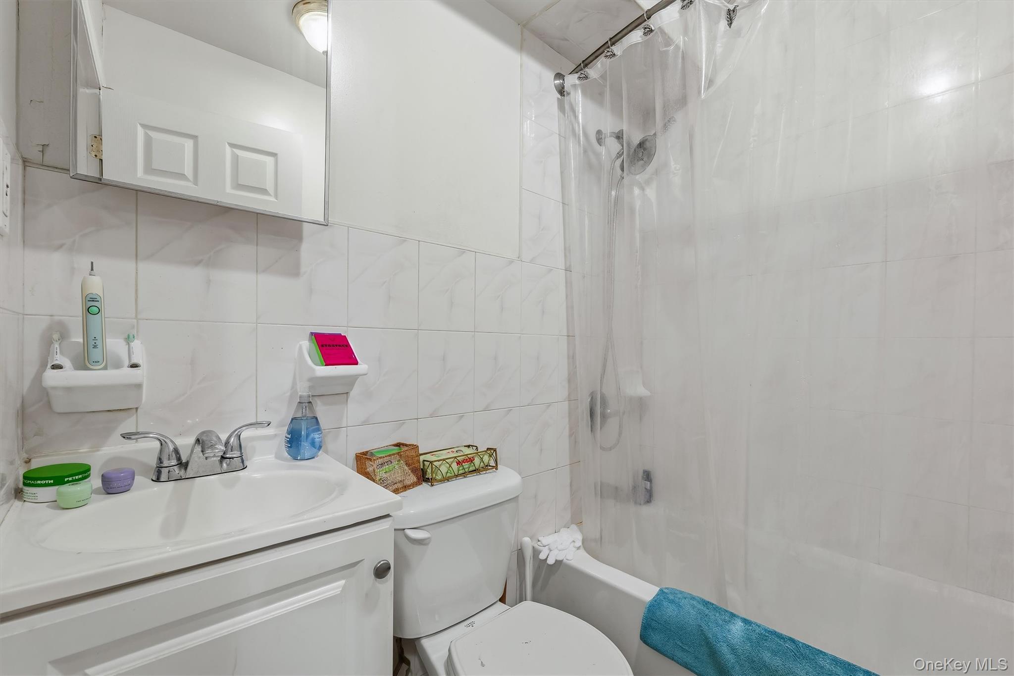 Single Family E 215th Street Bronx, NY 10467, MLS-1025183-23