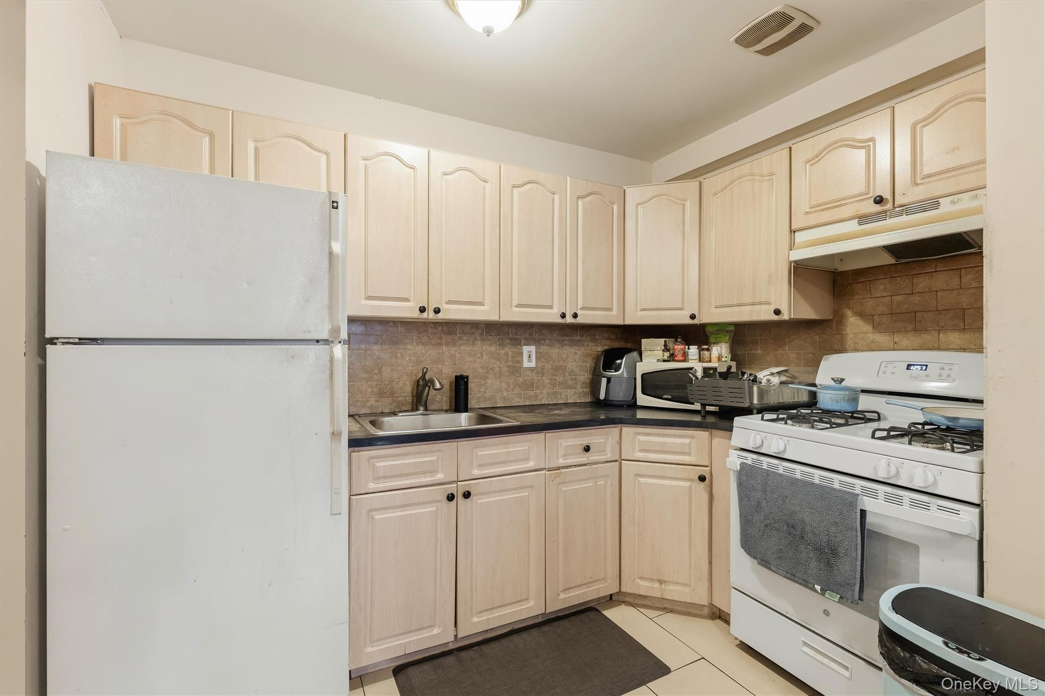 Single Family E 215th Street Bronx, NY 10467, MLS-1025183-33